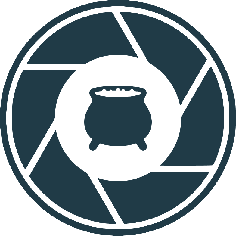 An illustration of a camera shutter with a pot in the center, symbolizing a focus on photography and cooking.