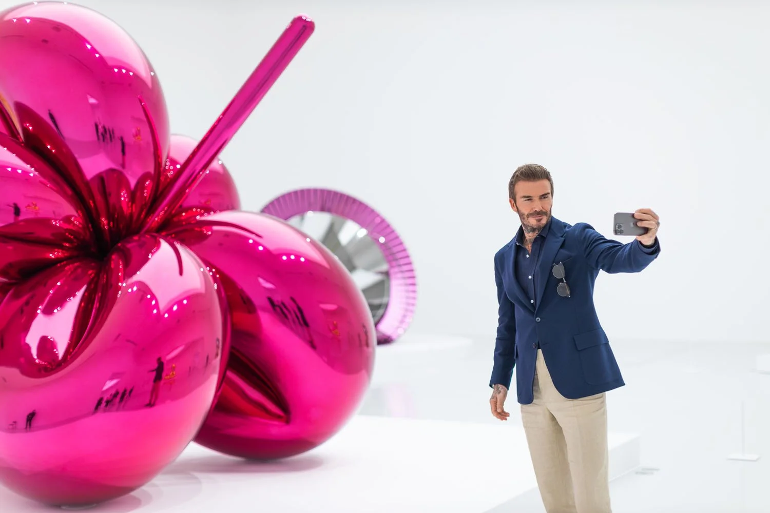 David Beckham taking selfie at Jeff Koons: Lost In America Art Gallery  in Doha Qatar