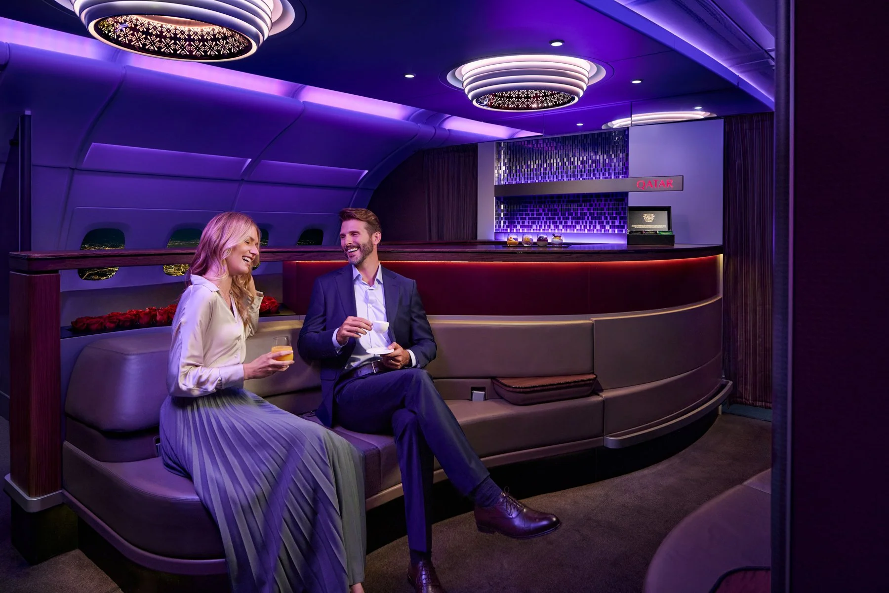 5 A380-Lounge-Couple.jpg