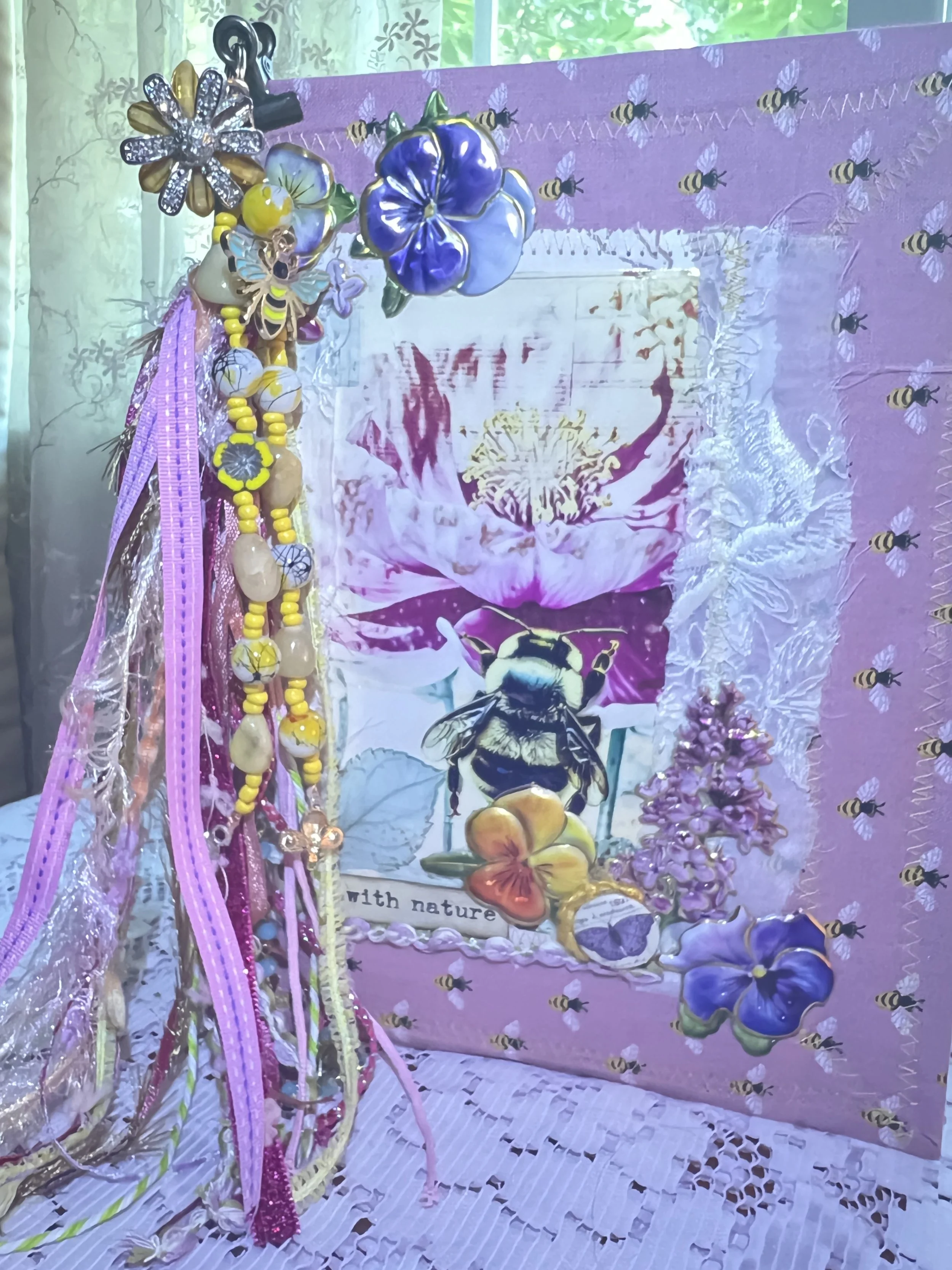 Honeybee Journal "Live with Nature"
