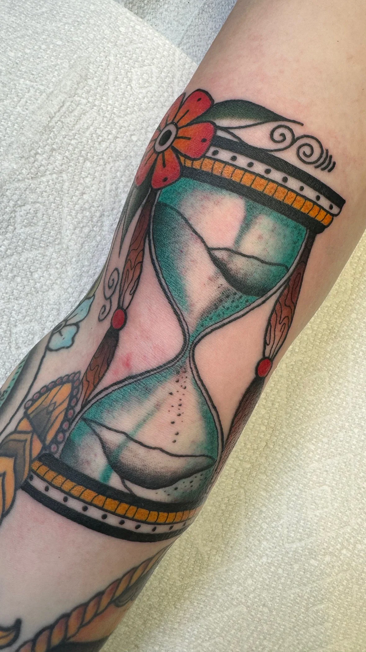 jake_traditional_hourglass_tattoo.JPG