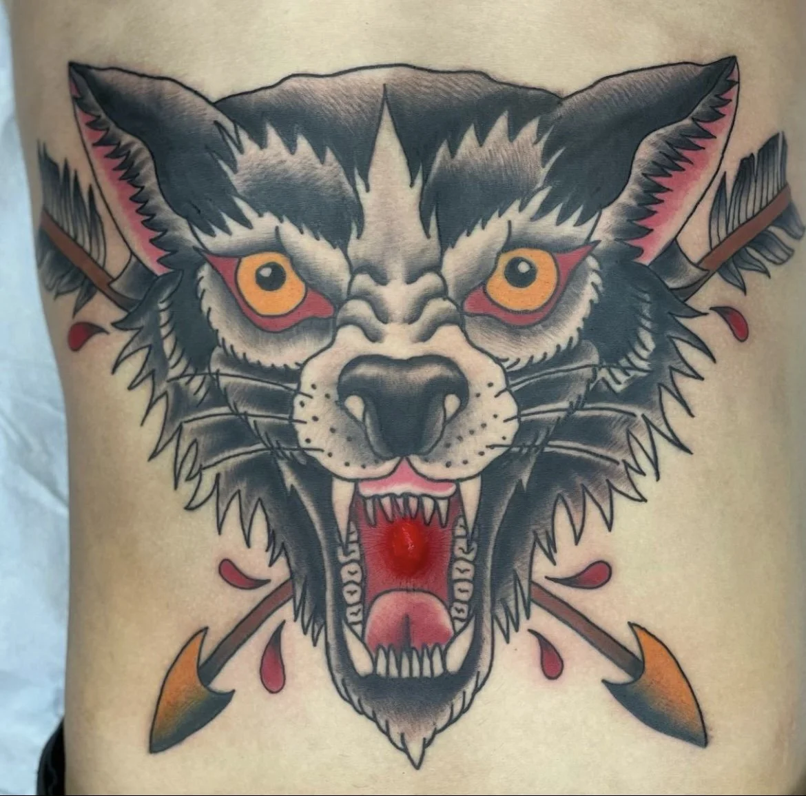 chris_traditional_wolf_stomach_tattoo.jpg