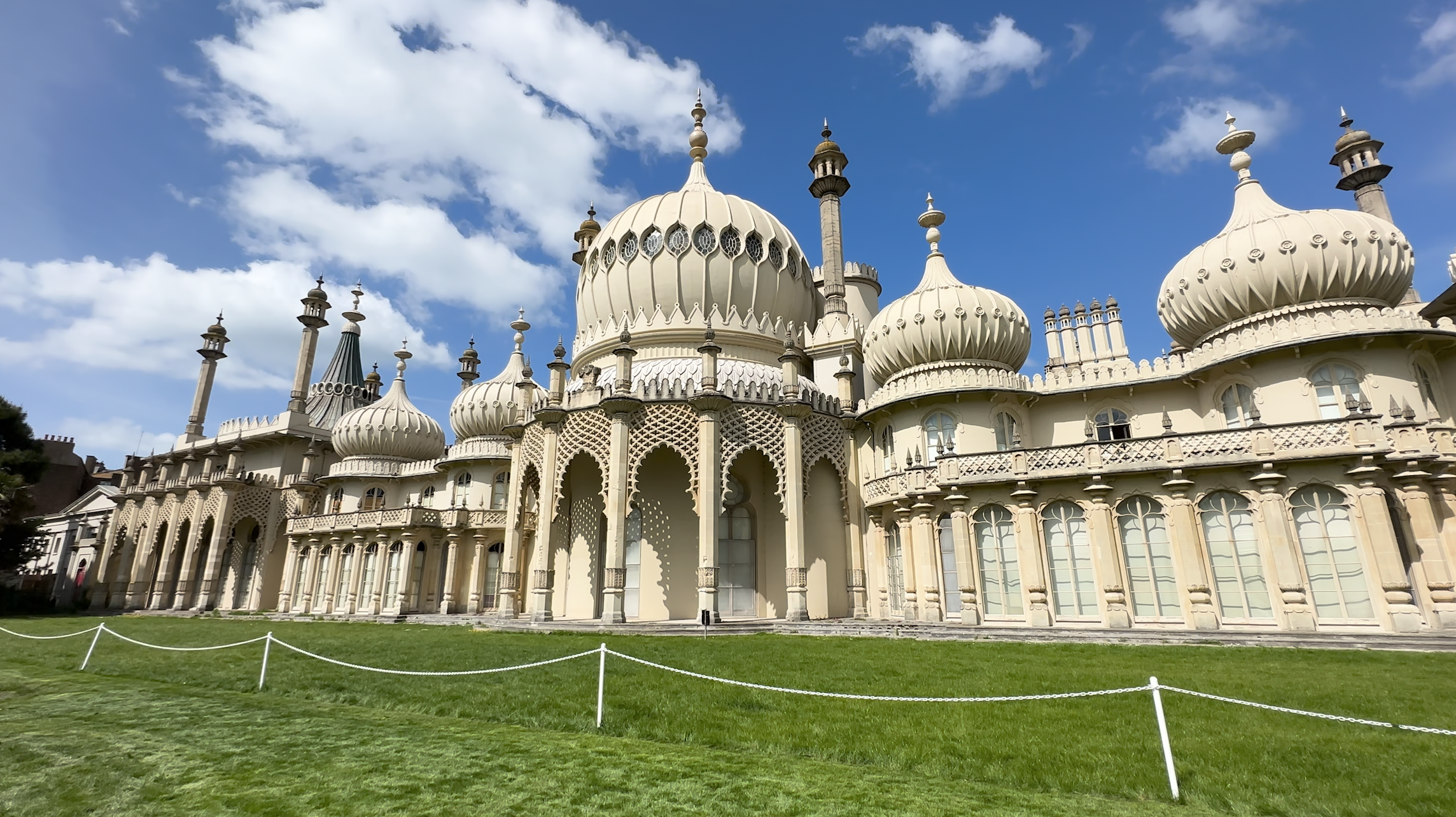 Wicked-Filming-Locations-Brighton-Royal-Pavilion.png