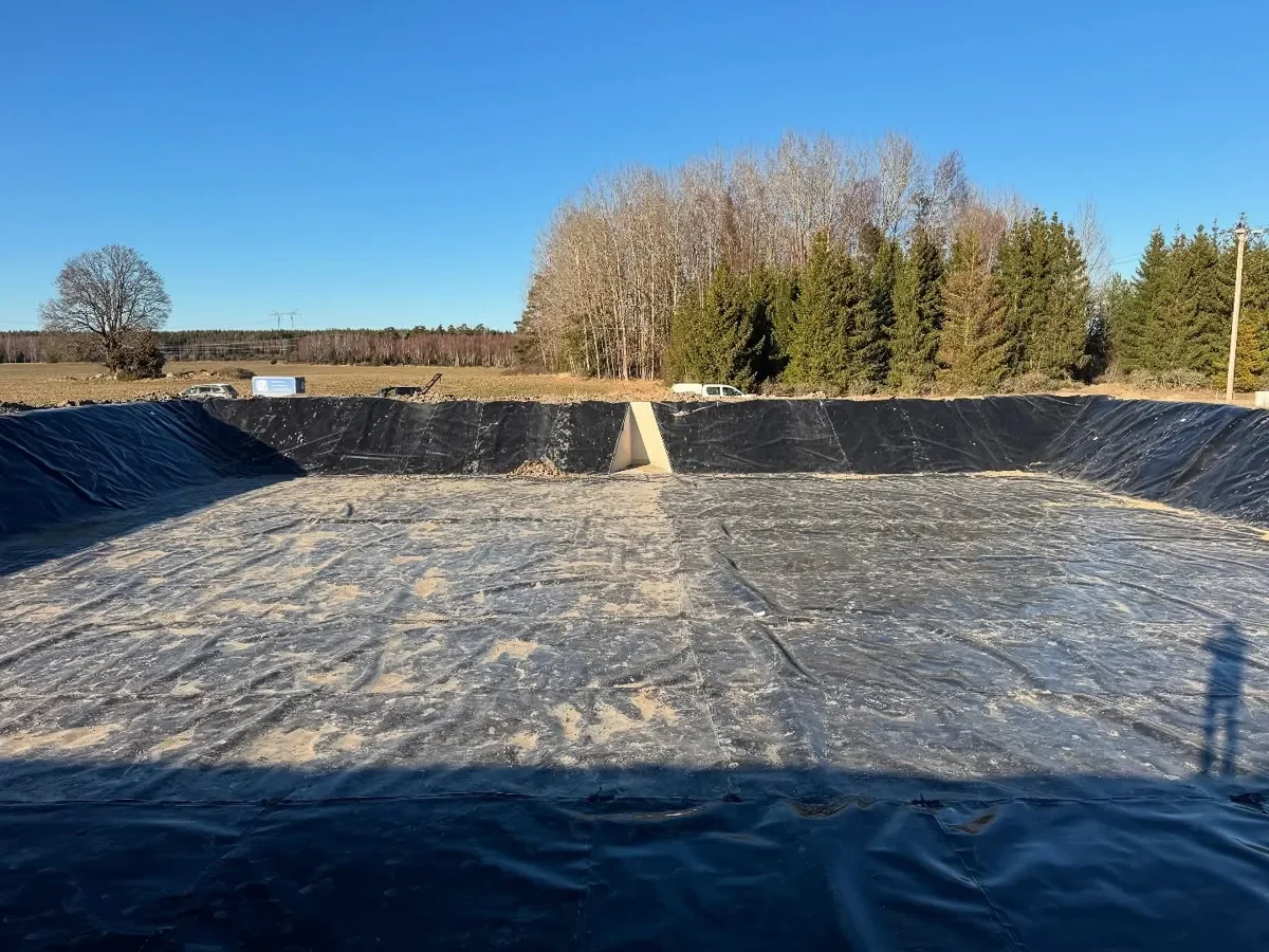 Gödselbrunn med tömningsfack