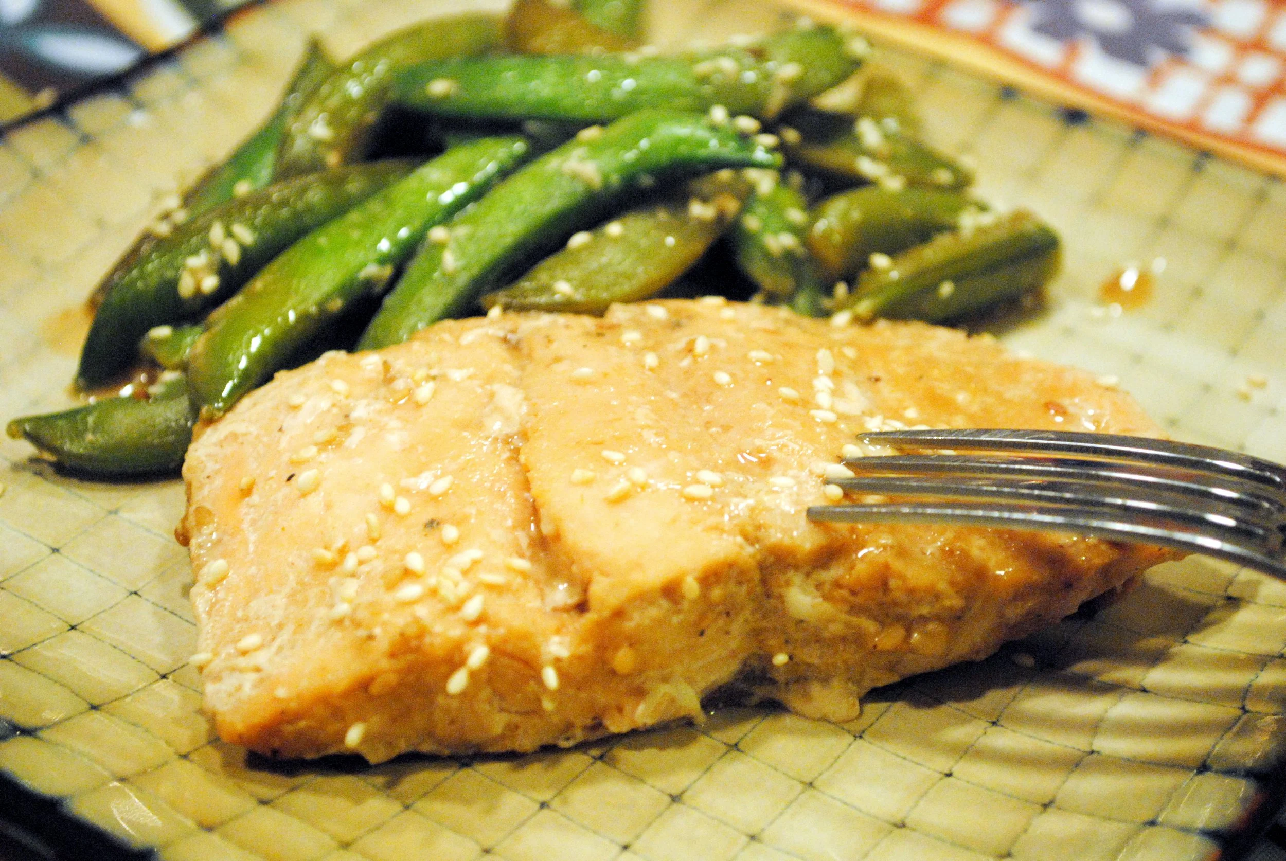 Easy Weeknight Meal: Foil Packet Salmon with Snap Peas