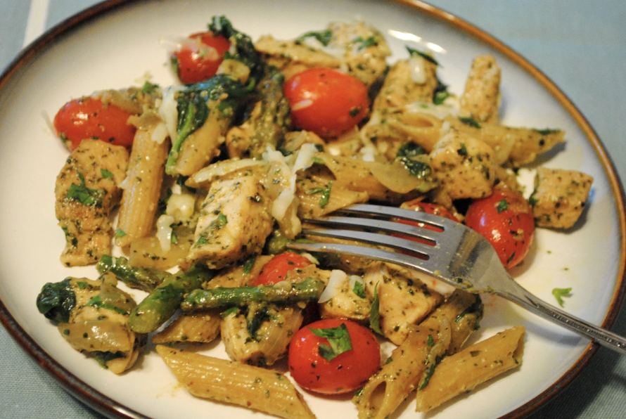 Easy Weeknight Dinner: Pesto Pasta with Spinach, Asparagus, and Cherry Tomatoes