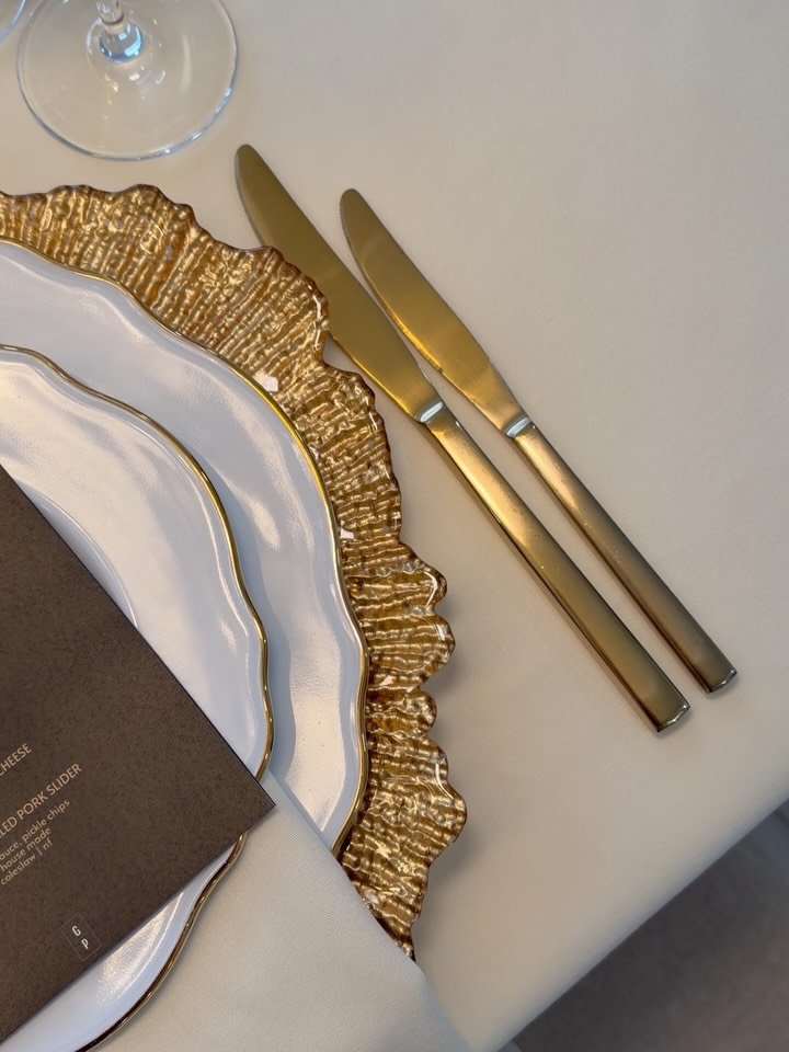 Southern comfort&hellip; but make it Nigerian 🤍

S+J said &ldquo;let&rsquo;s make it personal&rdquo; and we did exactly that&mdash;2 custom salads, 4 custom entr&eacute;es, and a whole lot of flavor.

This is what happens when your menu actually ref