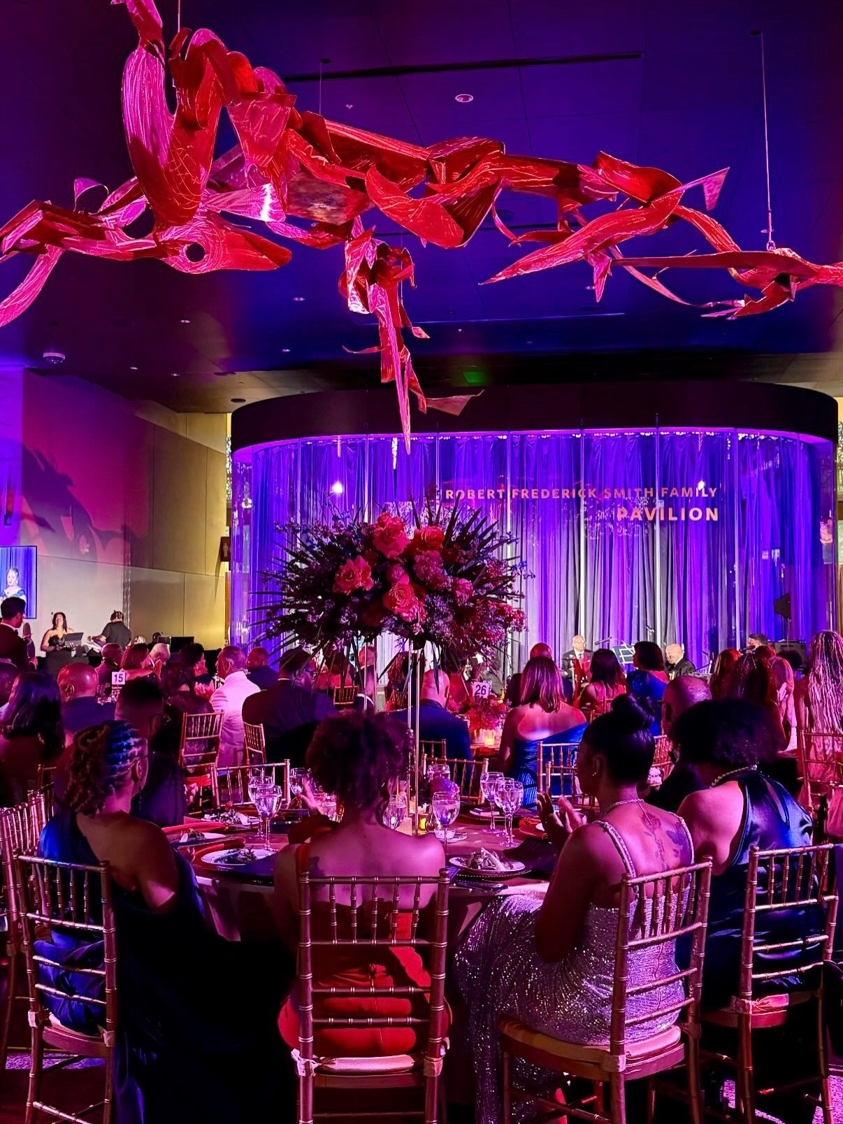 Largest seated dinner ever hosted at the National Museum of African American History &amp; Culture.

Last night, Heritage Hall transformed for Hampton University&rsquo;s Legacy Blue Gala, layered in candlelight, saturated florals, jewel tones, and hu