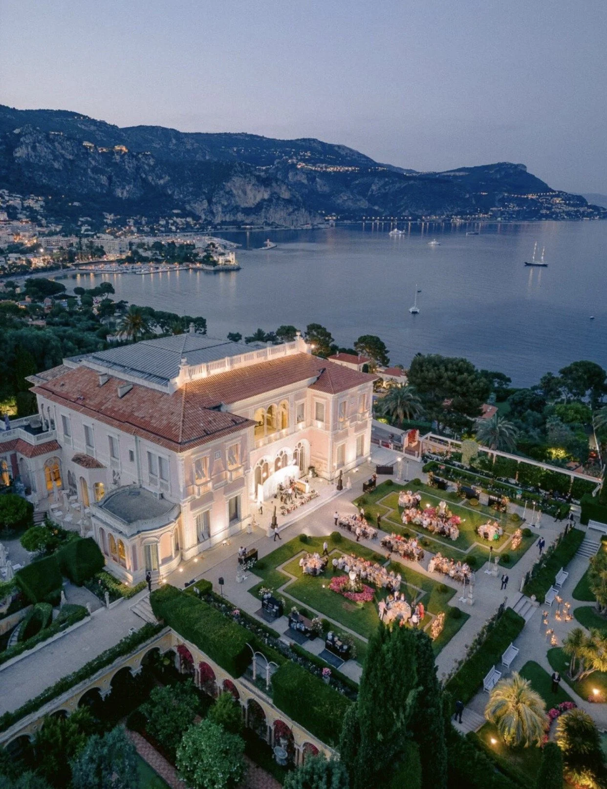 Villa Ephrussi de Rothschild is one of the most iconic and romantic wedding venues on the French Riviera, located in Saint-Jean-Cap-Ferrat between Nice and Monaco, approximately 30 minutes from Nice Côte d’Azur Airport, making it a dream destination 