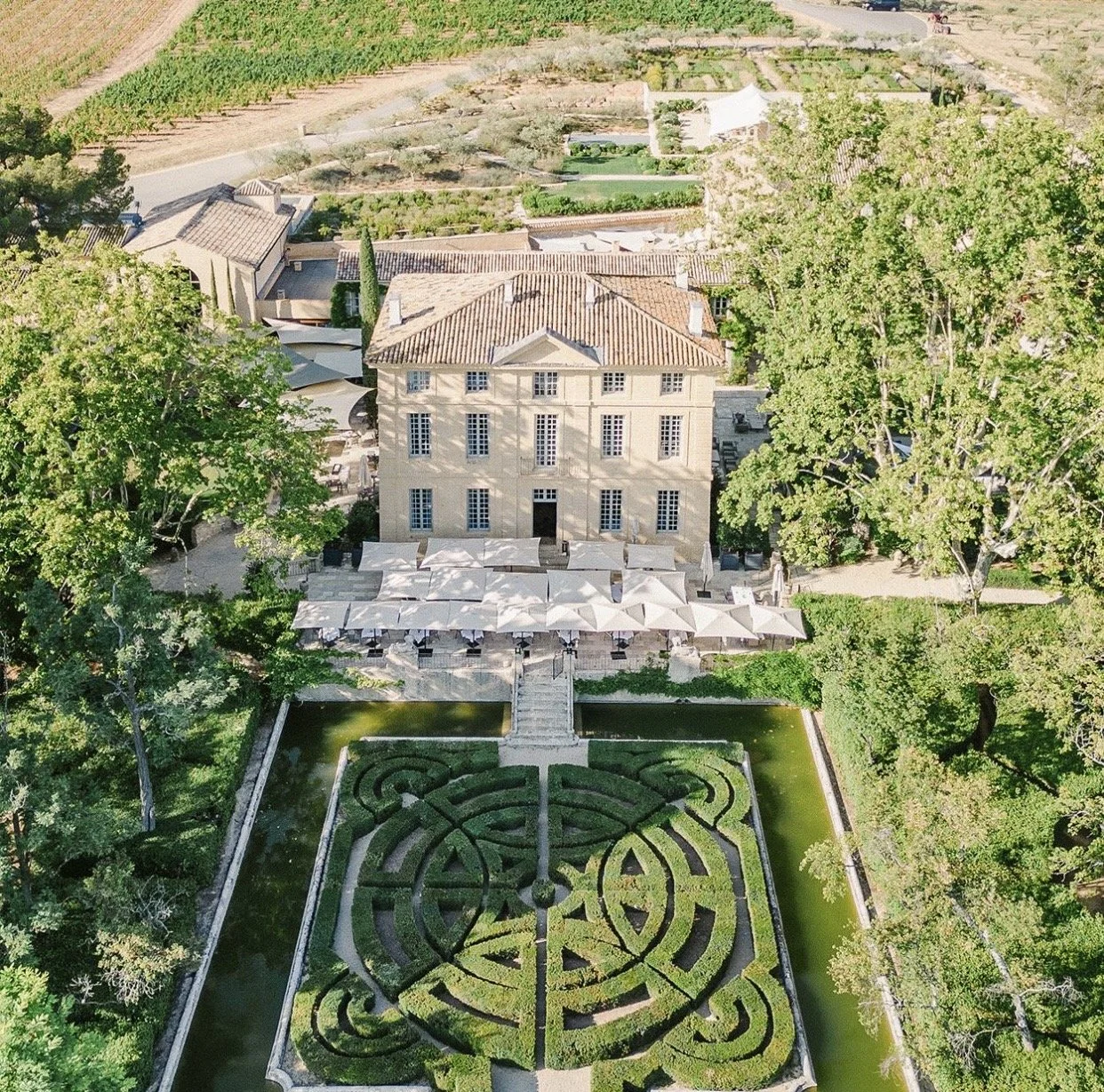 Château de la Gaude is a standout choice for a destination wedding because it combines the grandeur of a historic Provençal estate with the polish of a contemporary luxury retreat. Set just outside Aix-en-Provence, the property is surrounded by viney