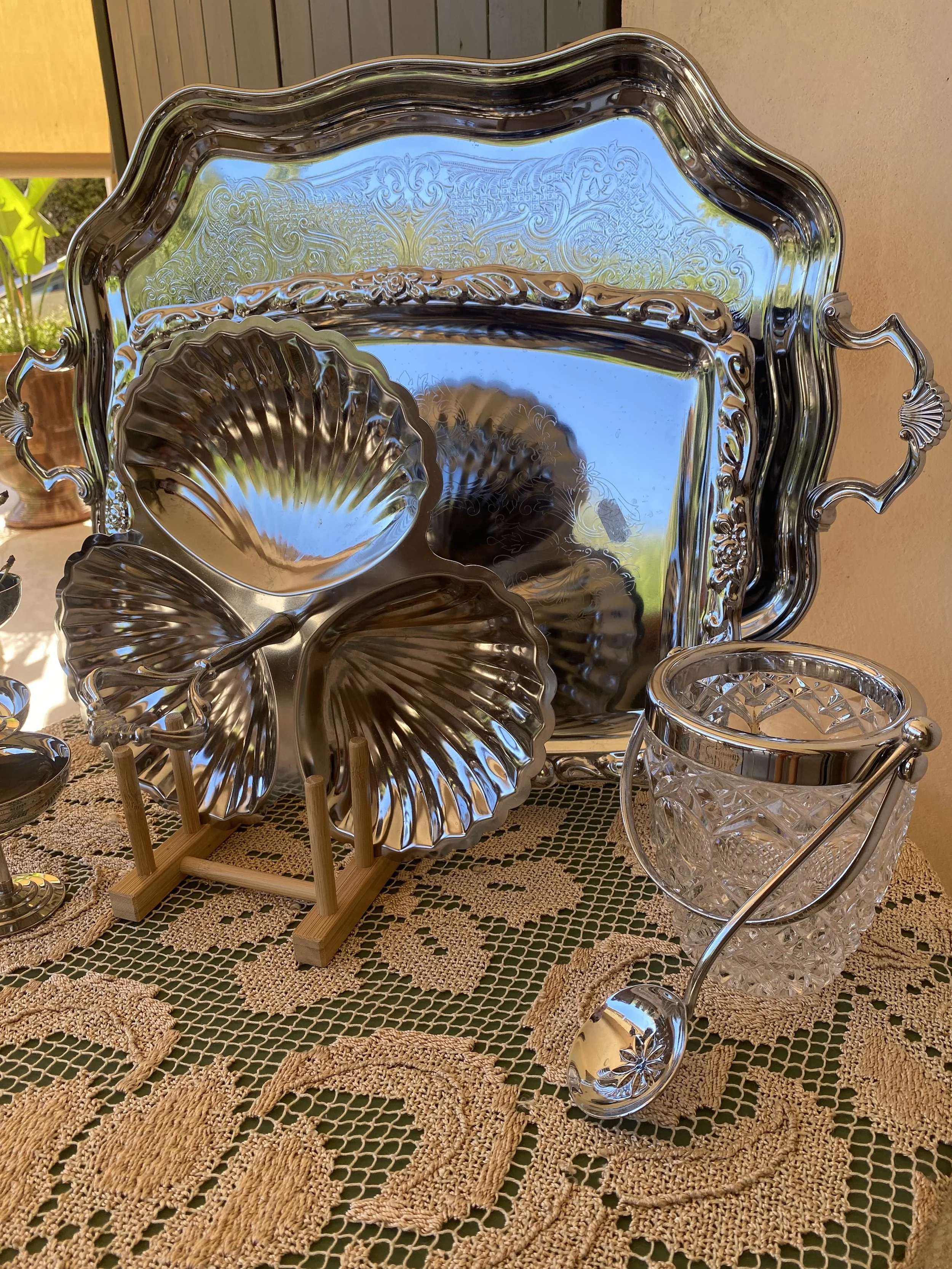 Serving dishes