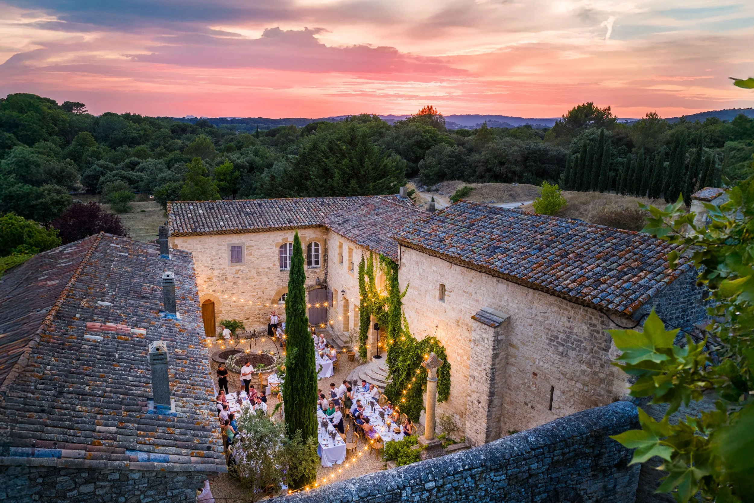 Notre-Dame de Conil
Location: near Aix-en-Provence, 30 minutes from Marseille Airport and 25–35 minutes from Aix-en-Provence TGV station
Capacity: 60-100 guests
Accommodation: 16 guests
Budget: €15,000–€18,000
