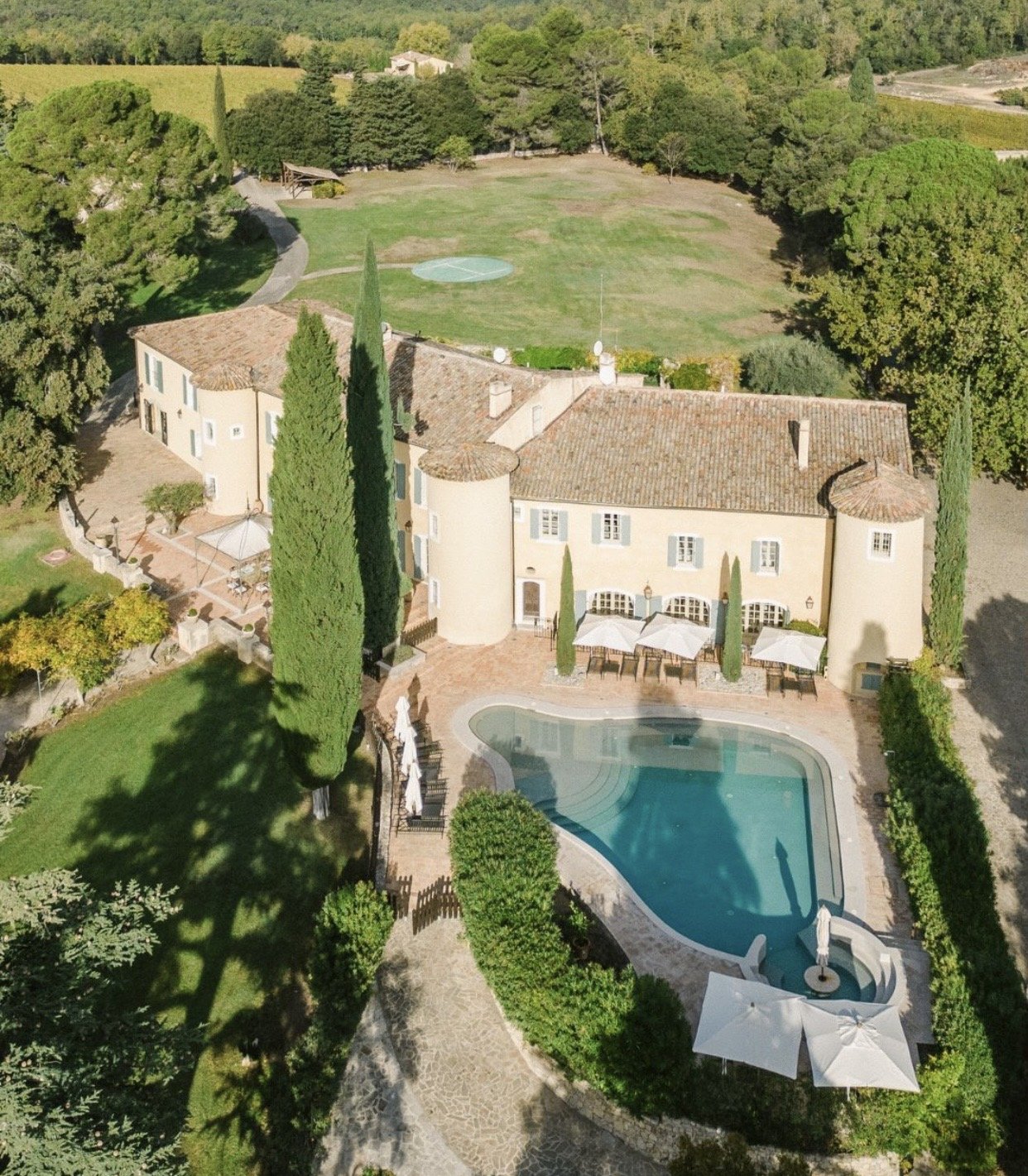 10 Dreamy Hidden Wedding Venues in Provence You Probably Haven’t Discovered Yet for American, English, and international couples