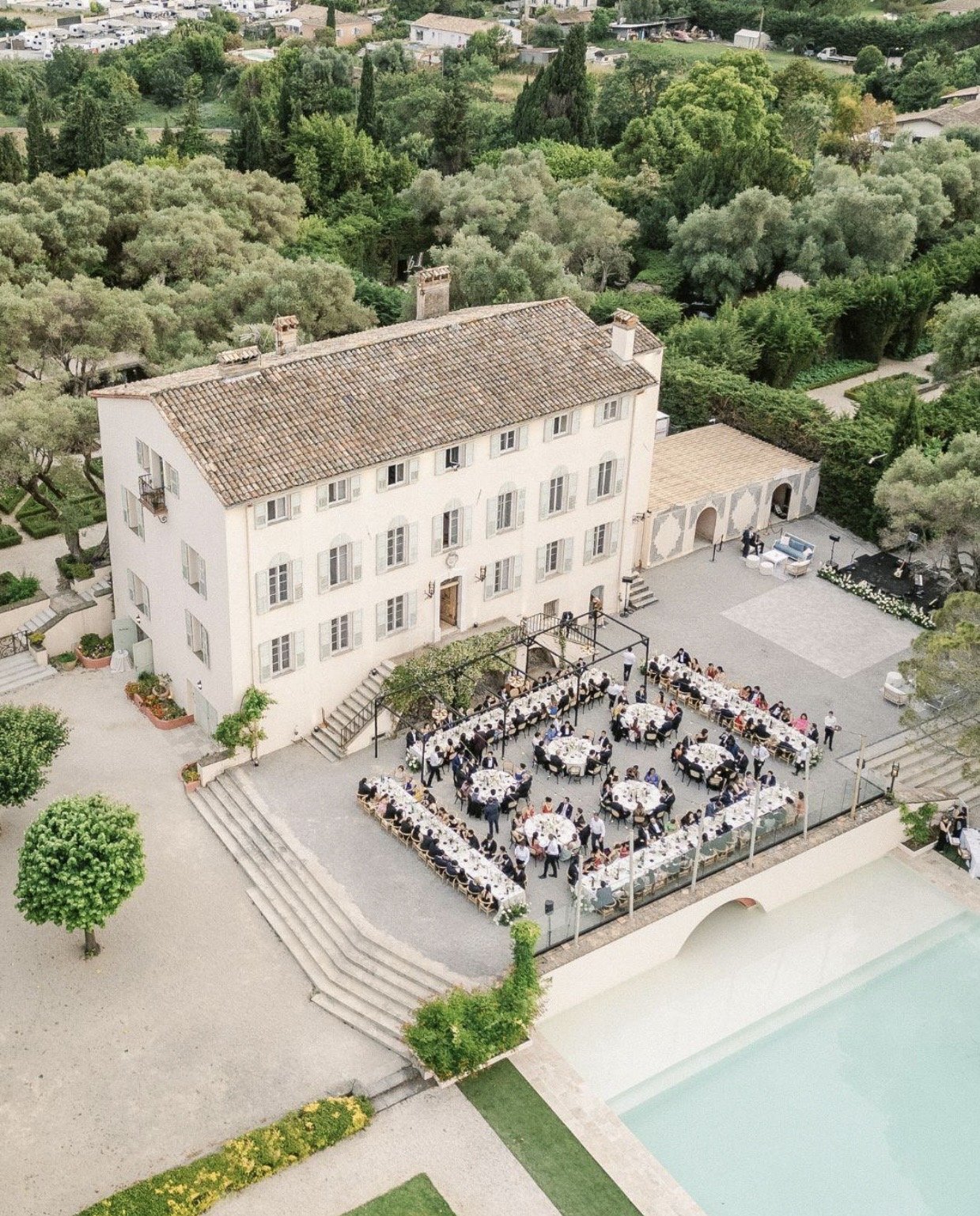 Meet Your Bordeaux Wedding Day Coordinator: Why International Couples Need a Bilingual Wedding Expert in France