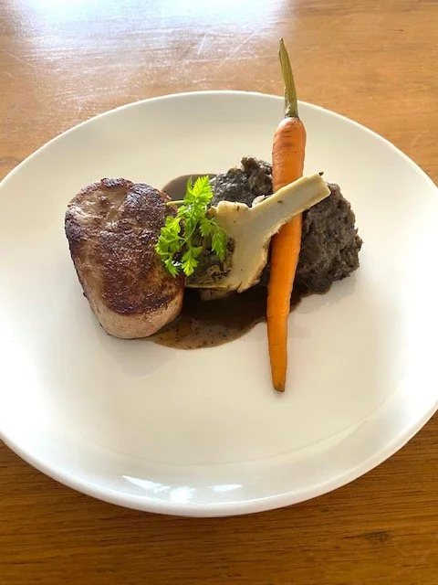 Check out the food options for your wedding in Provence. An example of a main meat dish by Roland Paix caterer in Provence.