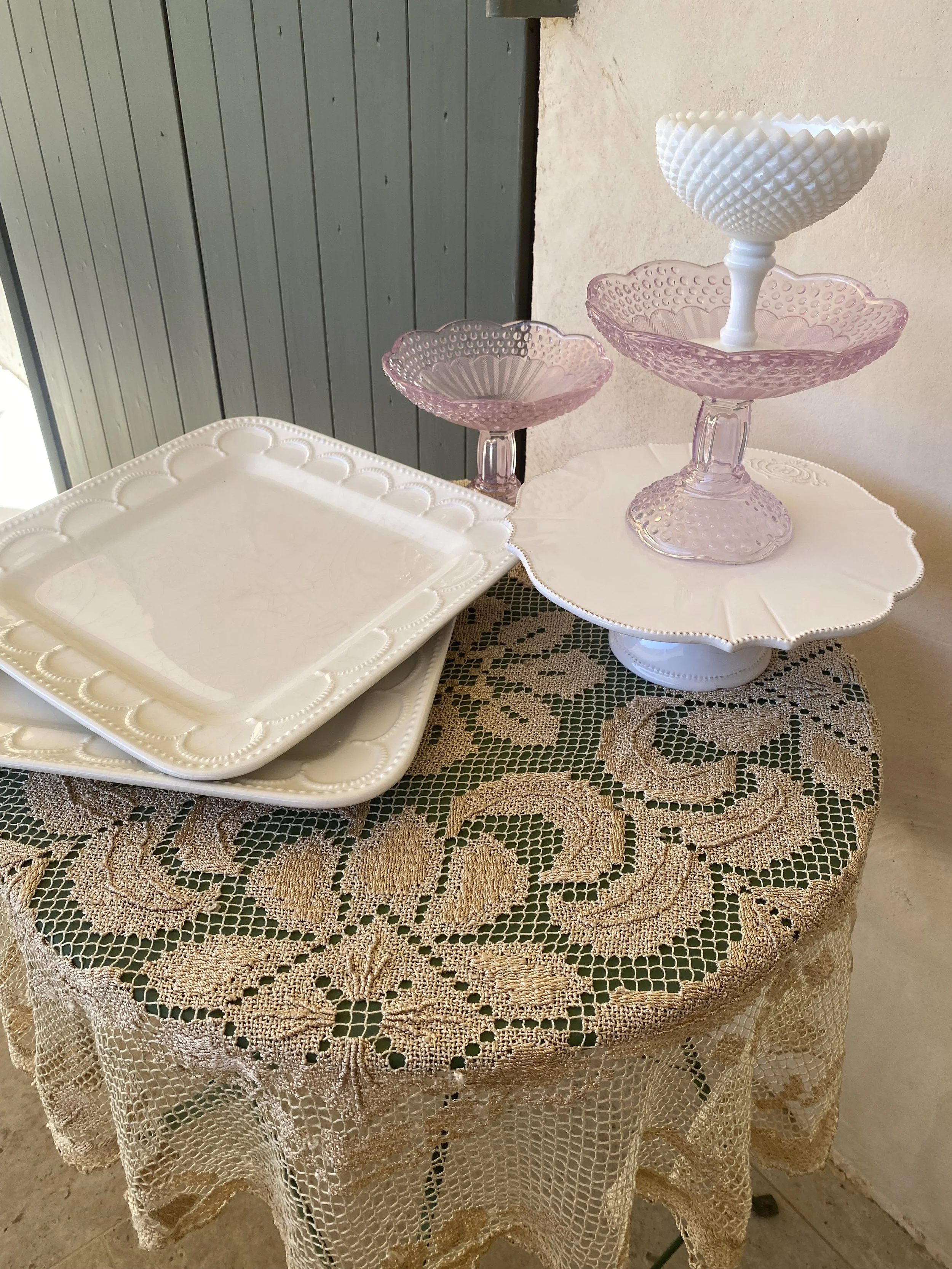 Various serving plates - Ref 2025