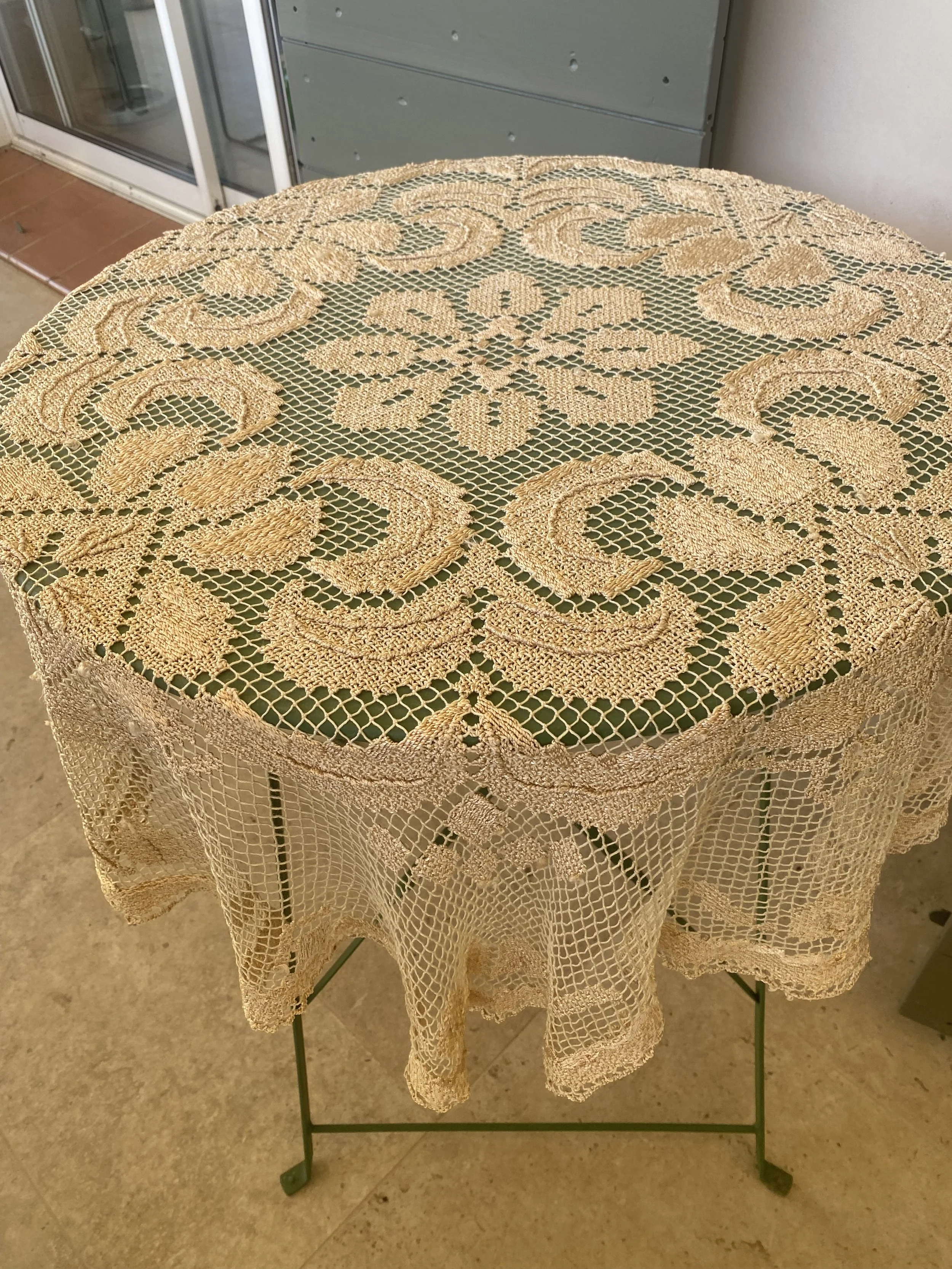 Vintage handmade small table round linen - Ref: 2037