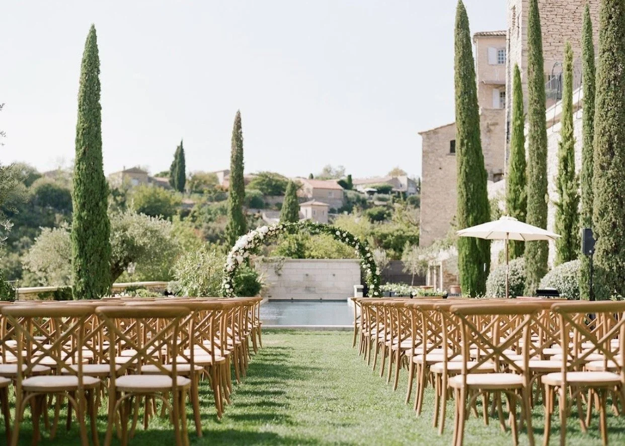 Why choose a domain for your wedding in Provence?

Provence is one of the most sought-after regions for a destination wedding in France, offering a unique combination of sunshine, scenery, and timeless elegance that makes every wedding photo truly un