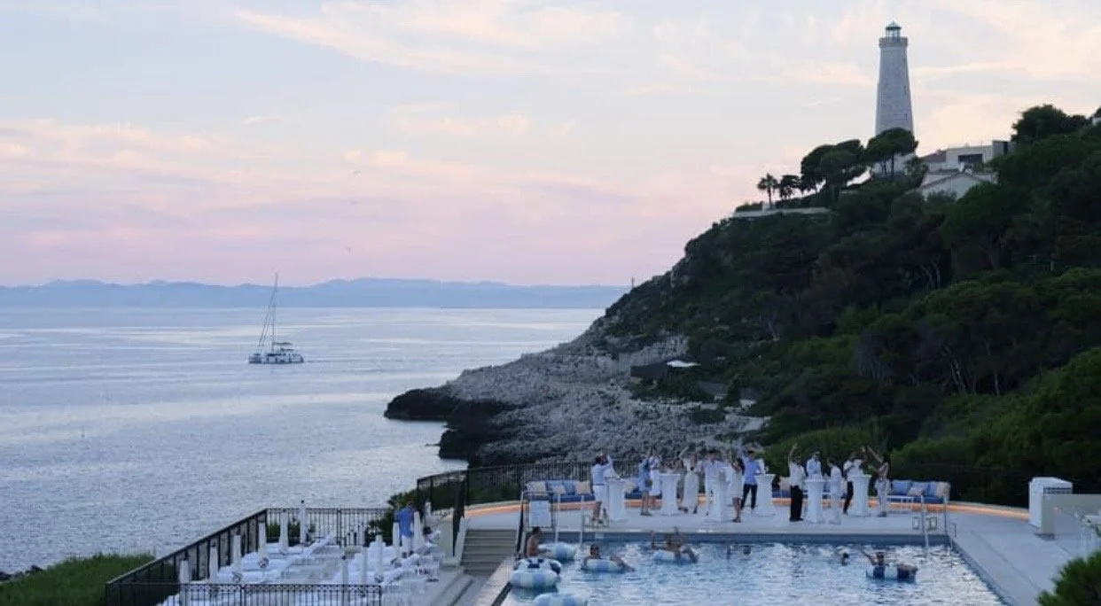 A wedding at the Grand-Hôtel du Cap-Ferrat, A Four Seasons Hotel offers an extraordinary blend of Riviera glamour and timeless elegance, where ceremonies unfold in lush gardens overlooking the Mediterranean and receptions are elevated by world-class 