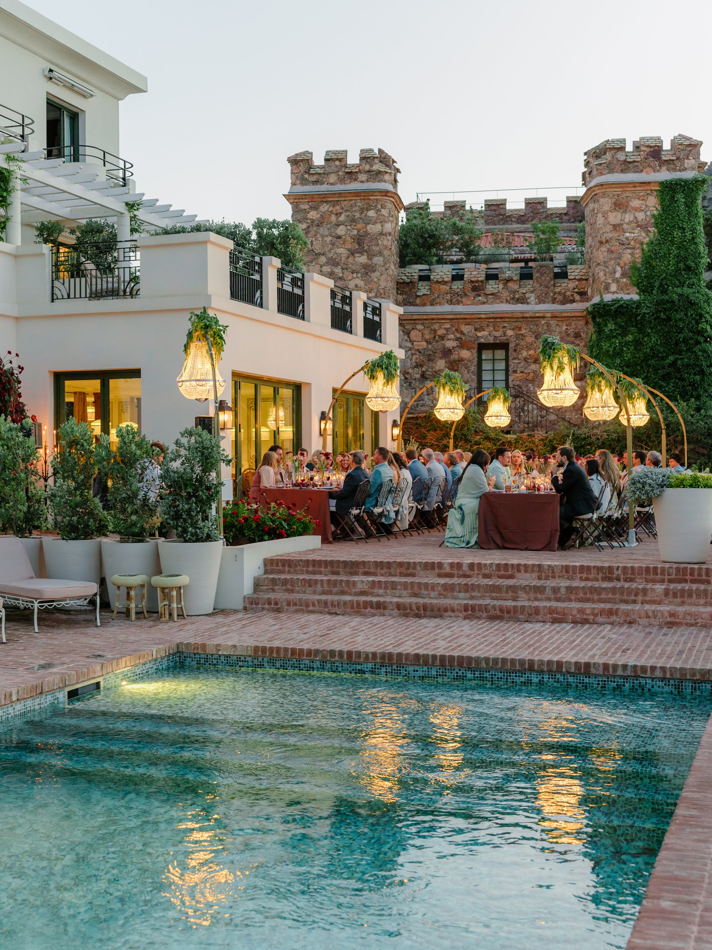 Château de Théoule
5-star seafront château hotel in Théoule-sur-Mer on the French Riviera for a coastal wedding

Location: 15 km west of Cannes,  40 minutes from Nice Airport 
Capacity: 100- 120 guests 
Accommodation: 44 rooms
Budget:€28,000+