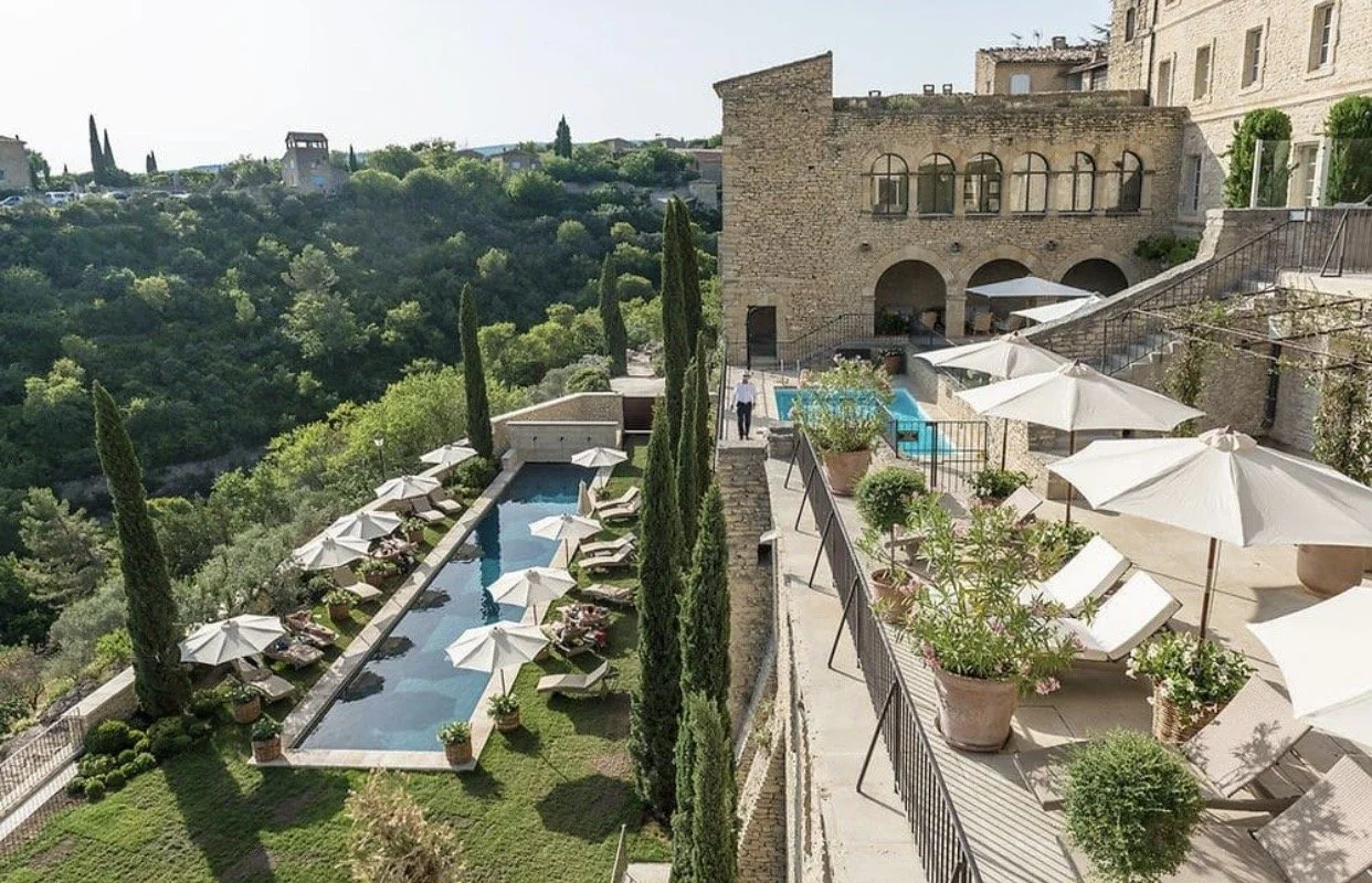 La Bastide de Gordes is considered an exceptional destination wedding venue because it combines historic Provençal charm with a dramatic, elevated setting overlooking the Luberon valley. Its terraced gardens, stone architecture, and panoramic views c