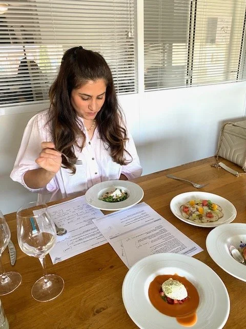 Food tasting service for international couples at Roland Paix catering offered by a bilingual wedding planner in Provence, My Chic Event.