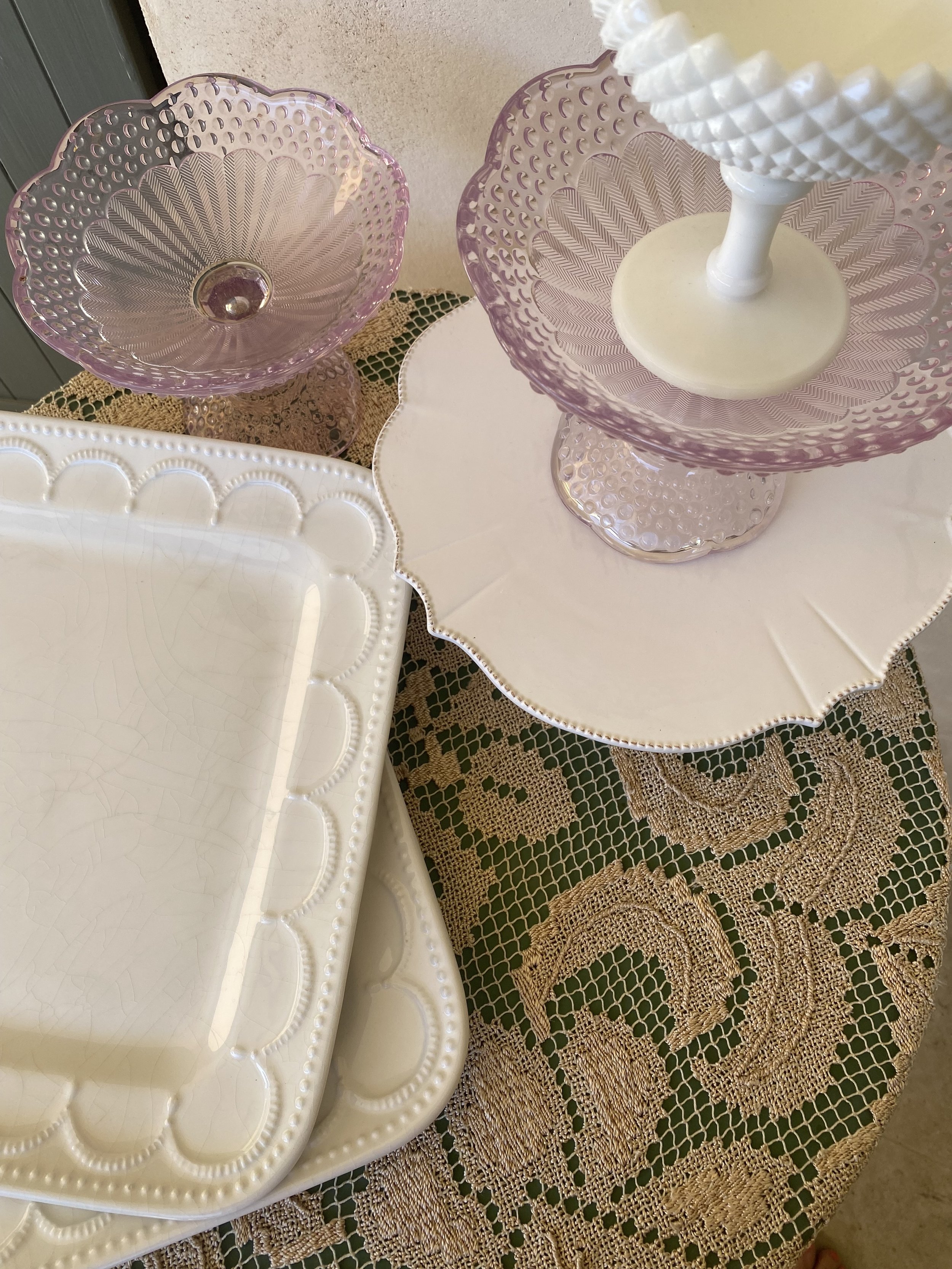 Various serving plates - Ref 2025