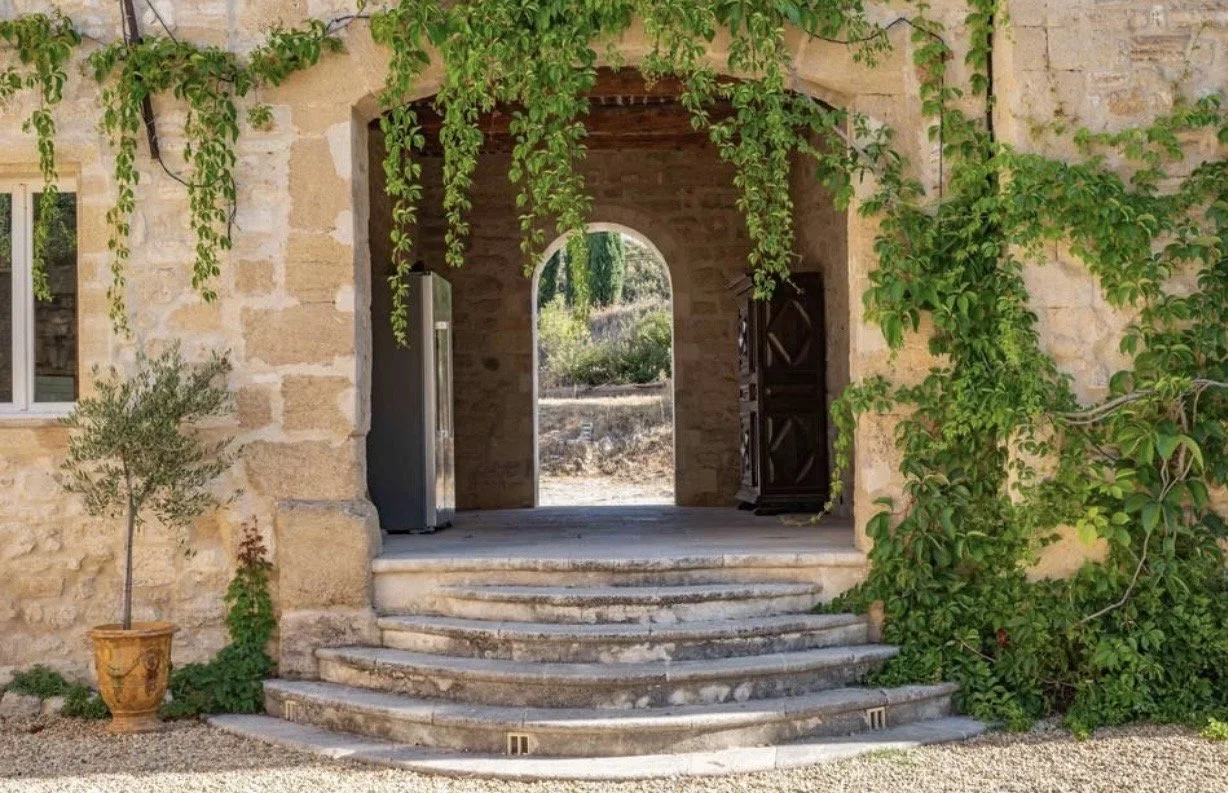 Notre-Dame de Conil is located in the peaceful countryside near the village of Jouques in Provence, in the south of France. Just a short drive from Aix-en-Provence and easily accessible from Marseille Provence Airport, it offers a convenient yet secl