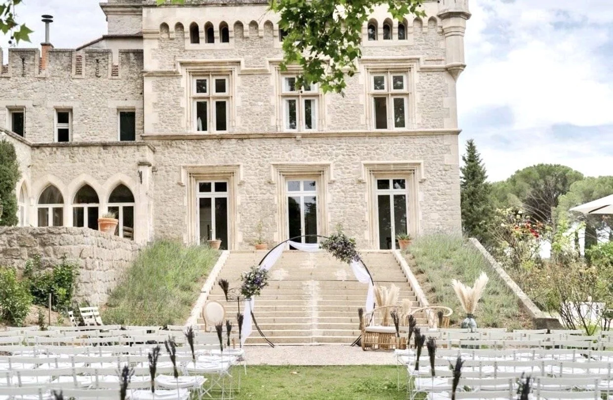 Château saint Laurent
Location: Avignon, Provence, 30 minutes from Avignon TGV station and 1 hour from Marseille Airport
Capacity: 150 guests
Accommodation: 60 guests, 15 rooms in the chateau and 15 rooms in the private villa
Budget: €25,000+