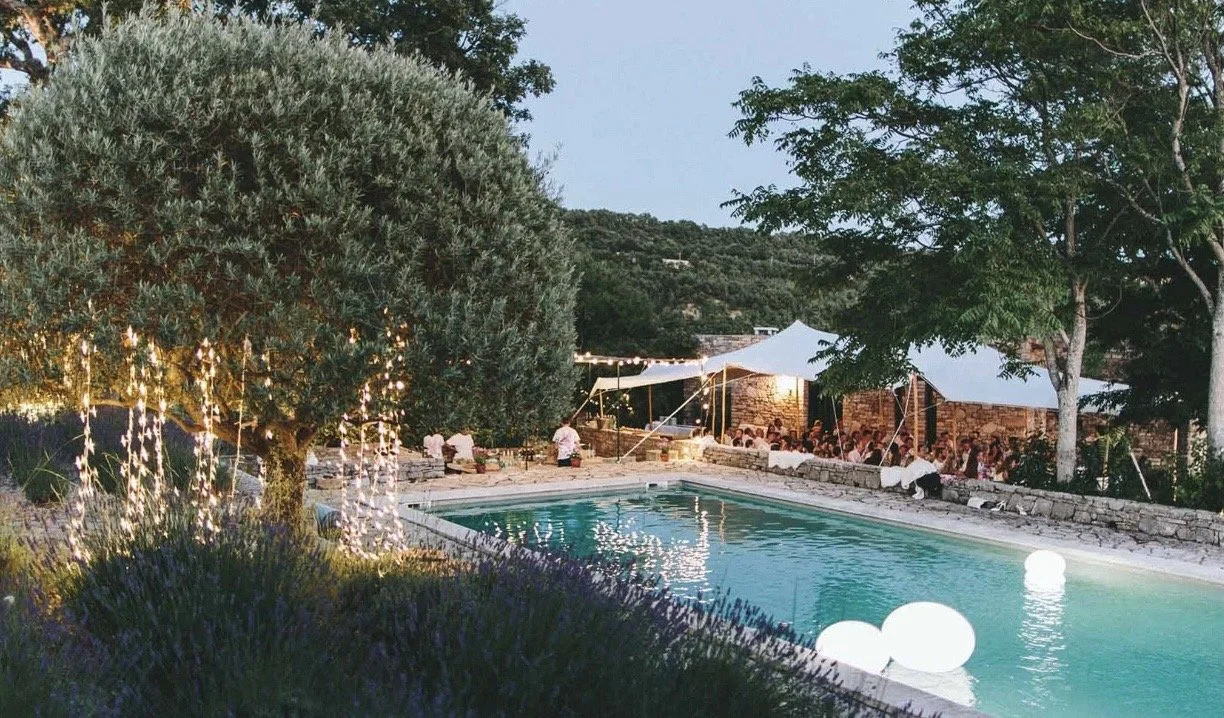 Affordable wedding venue in Provence for American clients

Le Grand Banc is a fantastic choice for a destination wedding in Provence, especially for couples looking for both beauty and practicality in one venue. Set in a stunning hilltop location, it