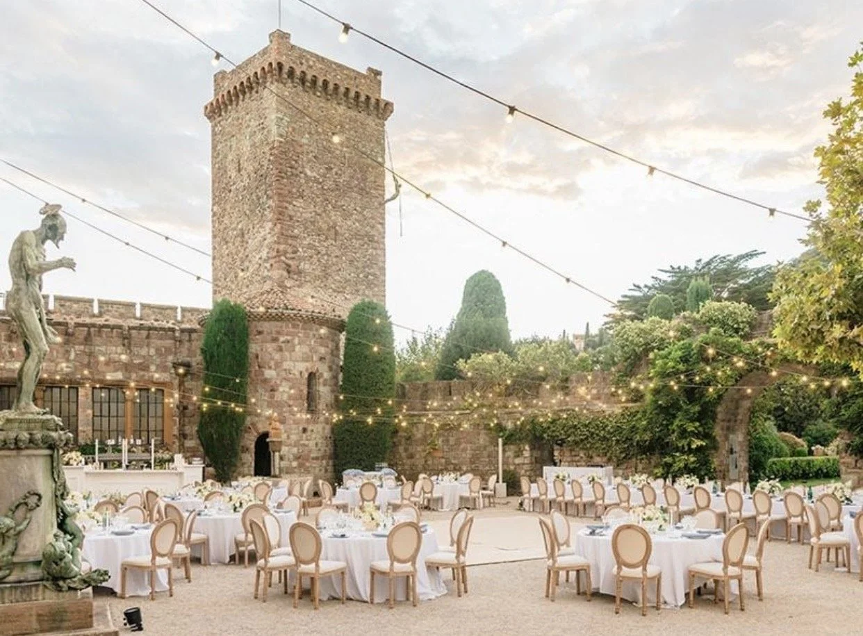 At Château de la Napoule, My Chic Event designs and orchestrates bespoke weddings that blend the venue’s historic seaside charm with refined, personalized details for an unforgettable Riviera celebration.
