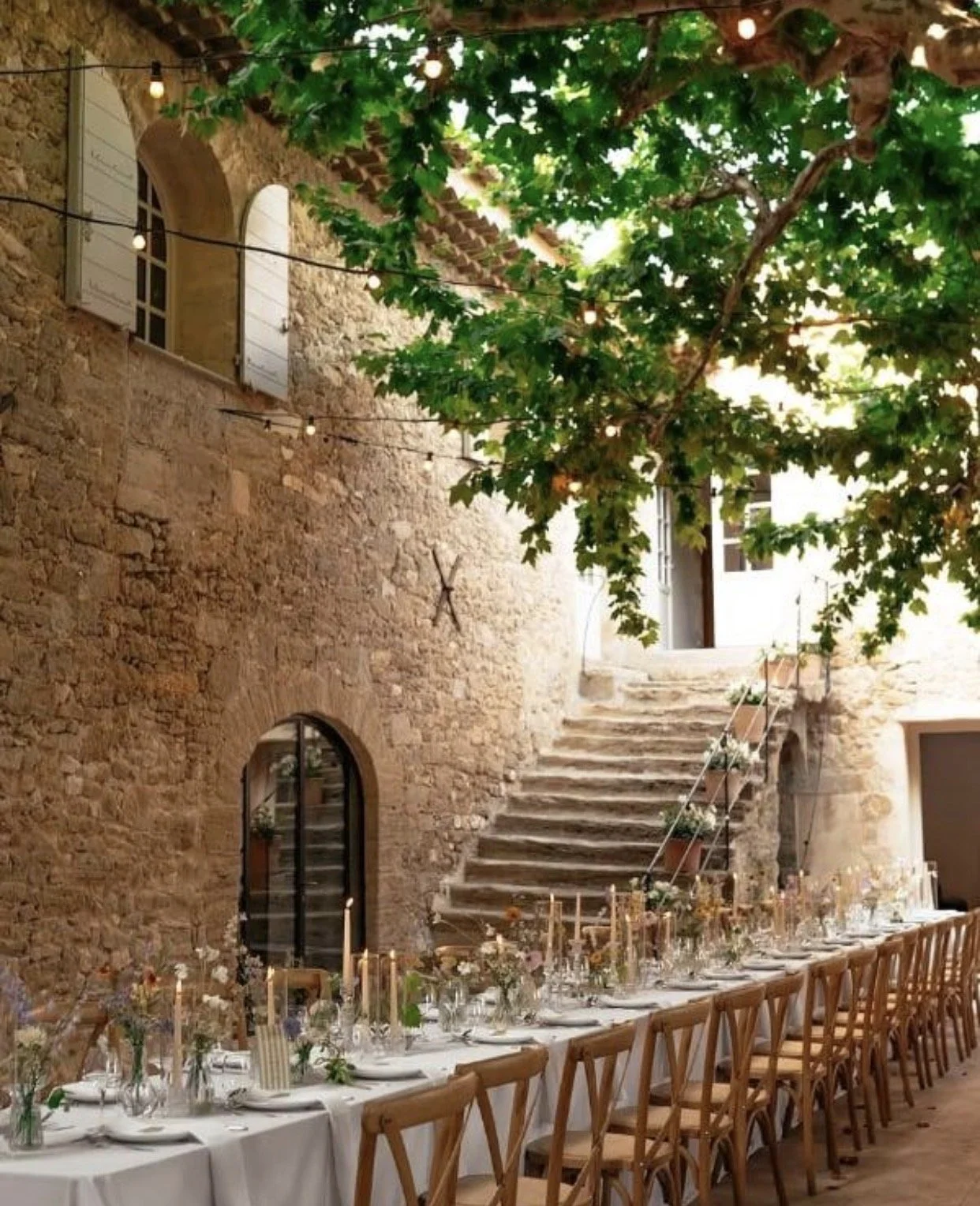 Monastère de Ségriès
Location: Moustiers-Sainte-Marie, Provence, 90 minutes from Marseille Airport
Capacity: 150 guests
Accommodation: 60 guests
Budget: €11,000–€20,000+
