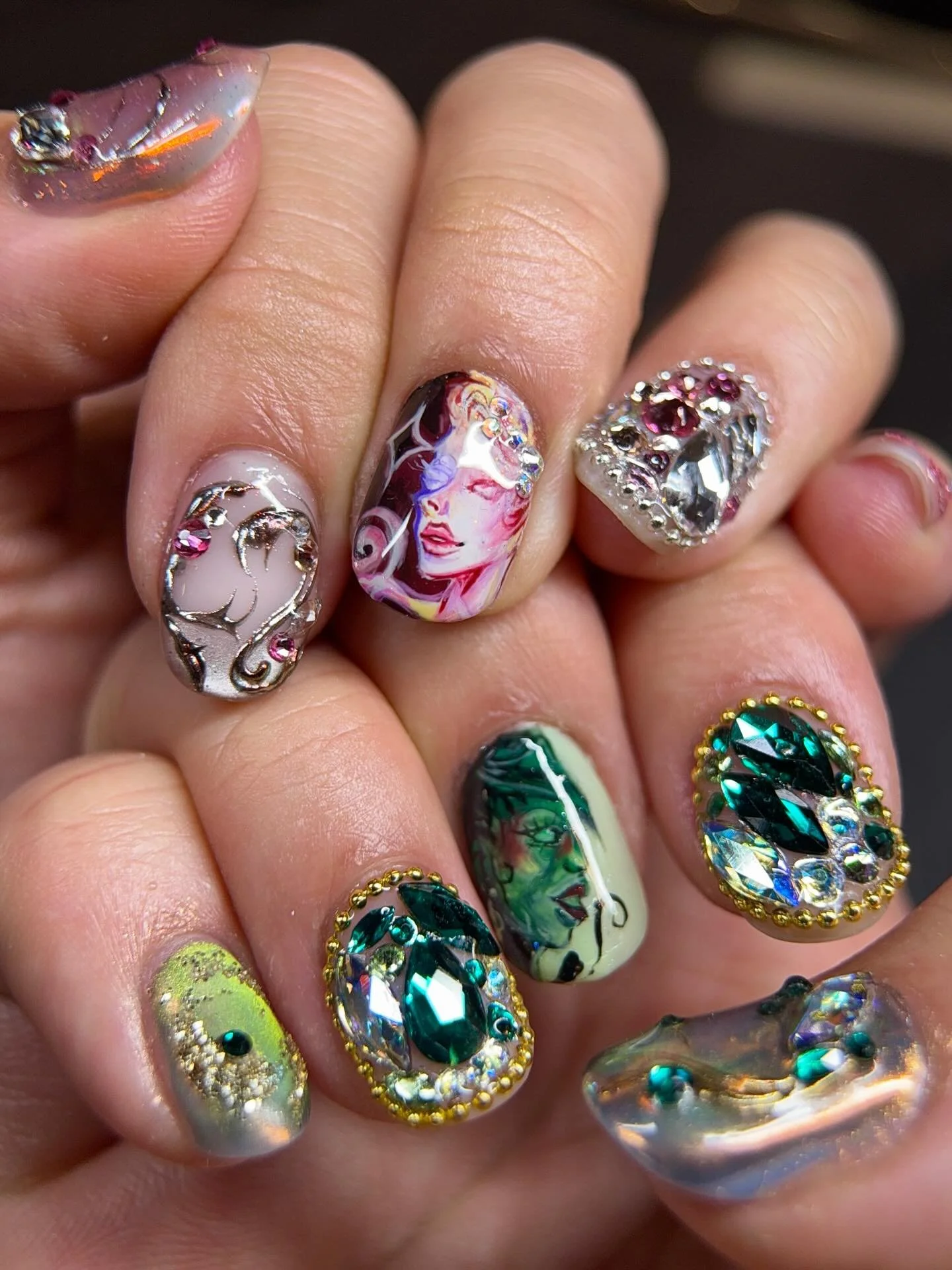 Utterly obsessed with Wicked that I had to do Wicked Nails on myself!!! 😭 This movie was beyond beautiful and I truly wanted to capture the essence of the movie. The story is telling us something beyond us as individuals and depict a real truth a lo