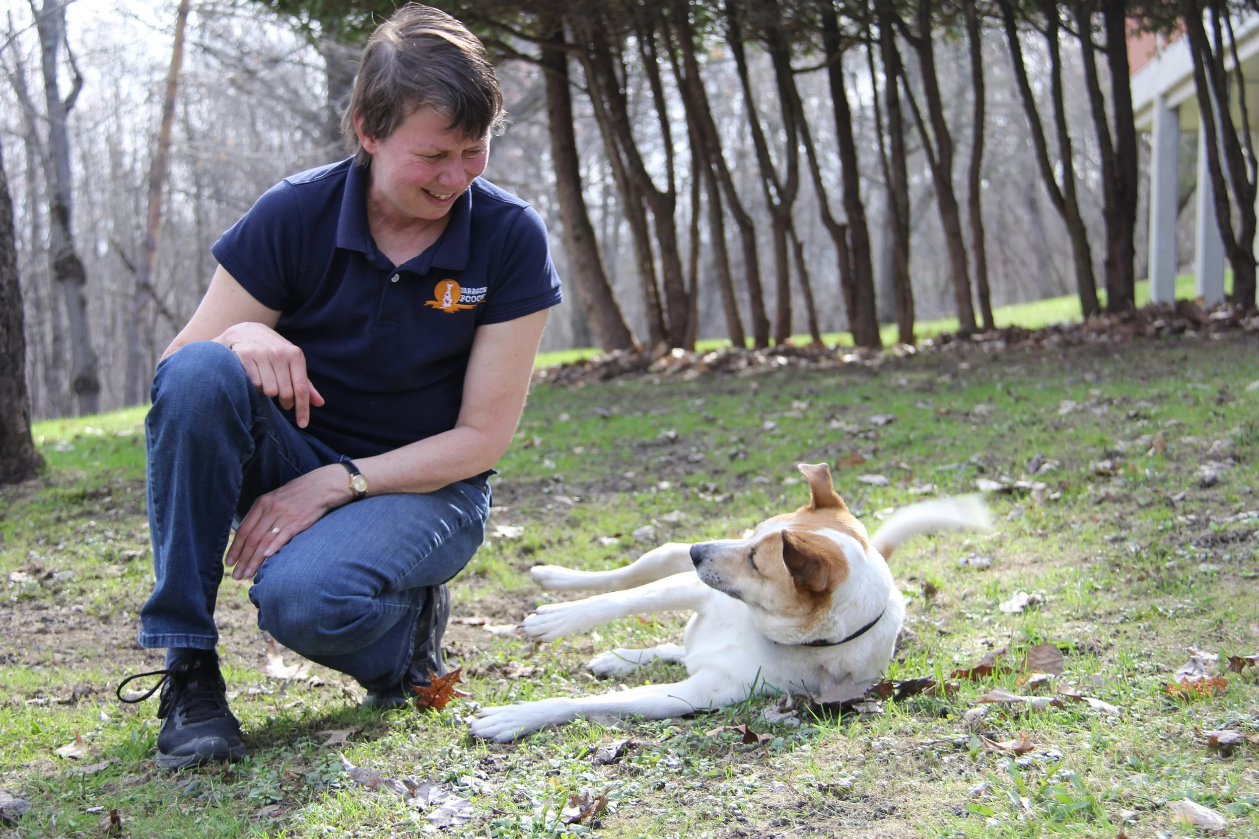Oranssi carpenter using bench saw