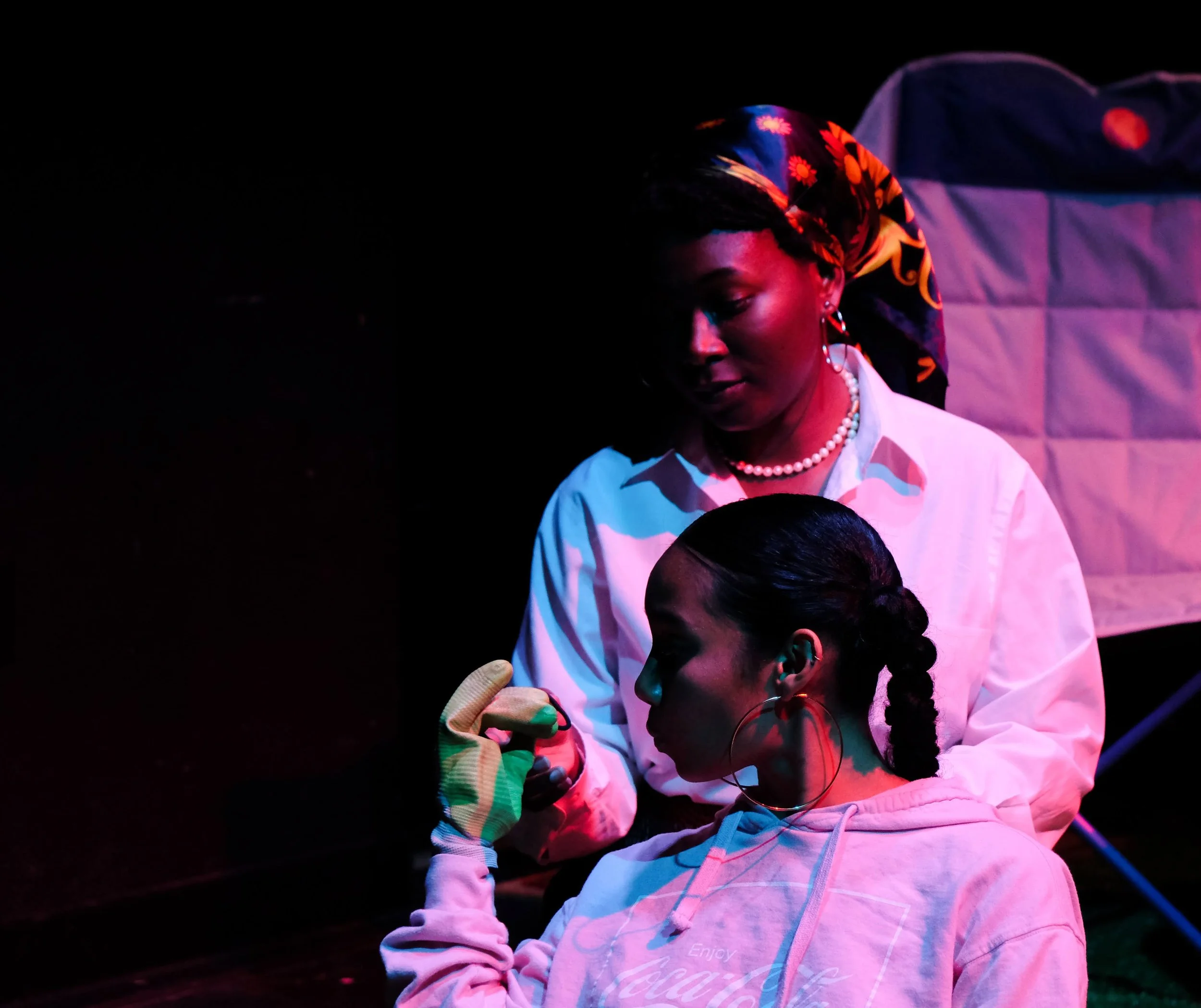 Cave Canem, dir. Cleopatra Mavhunga