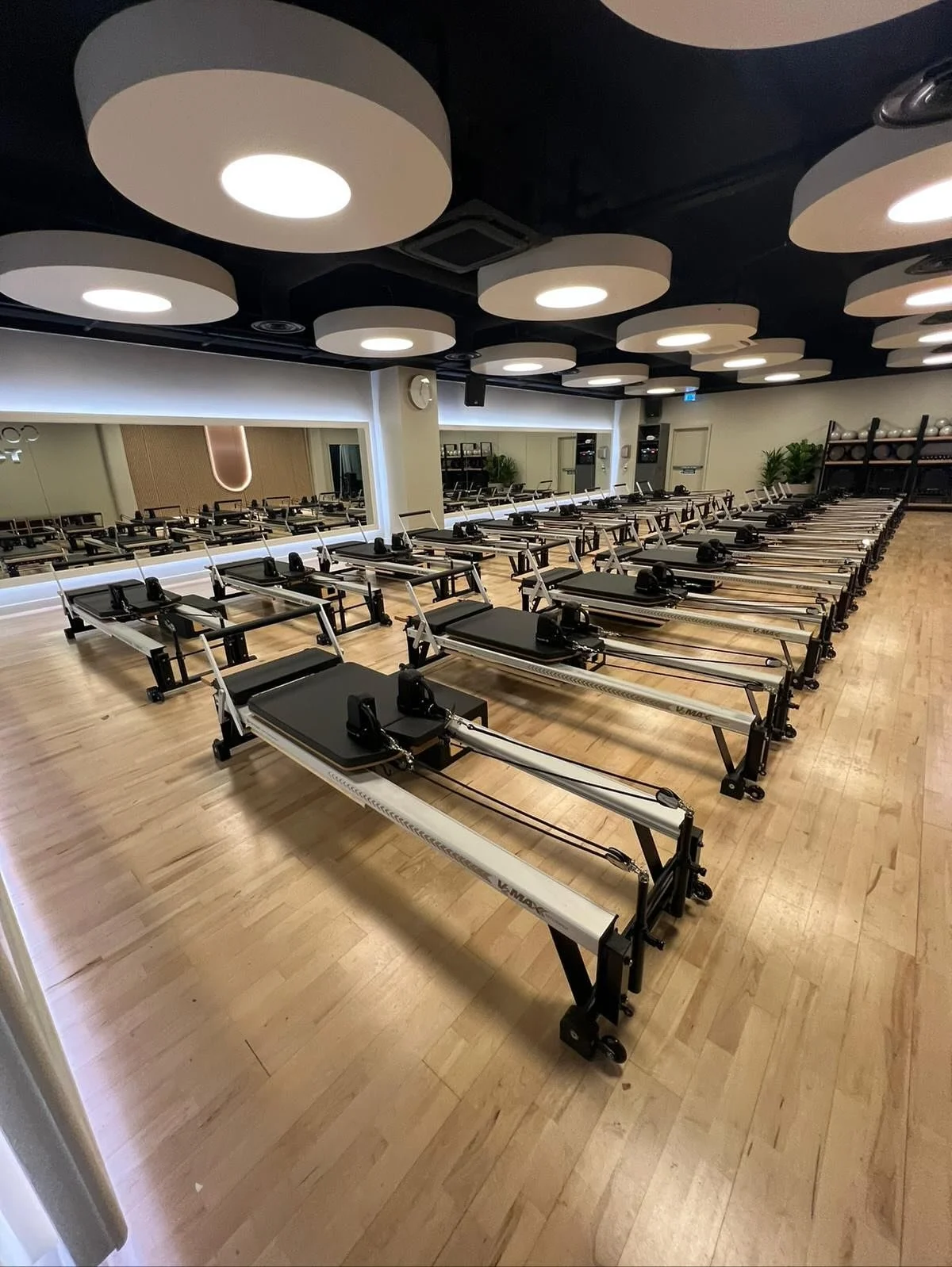 The all new Pilates Studio at @virginactiveuk Chiswick Park 😎

Merrithew Pilates Beds installed into the new studio space all in the same day and ready for classes 

#pilates #reformerbeds #gym
