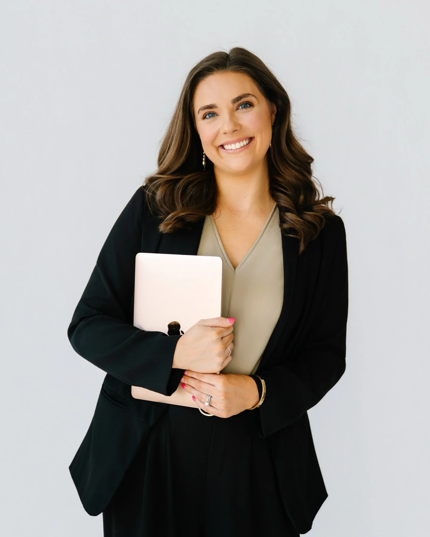 There is nothing better than photographing someone stepping into what they&rsquo;re meant to do. 🤍✨

This session was all about capturing the heart behind Max&rsquo;d Out Moments&hellip;.celebration, intention, and content that actually tells the st