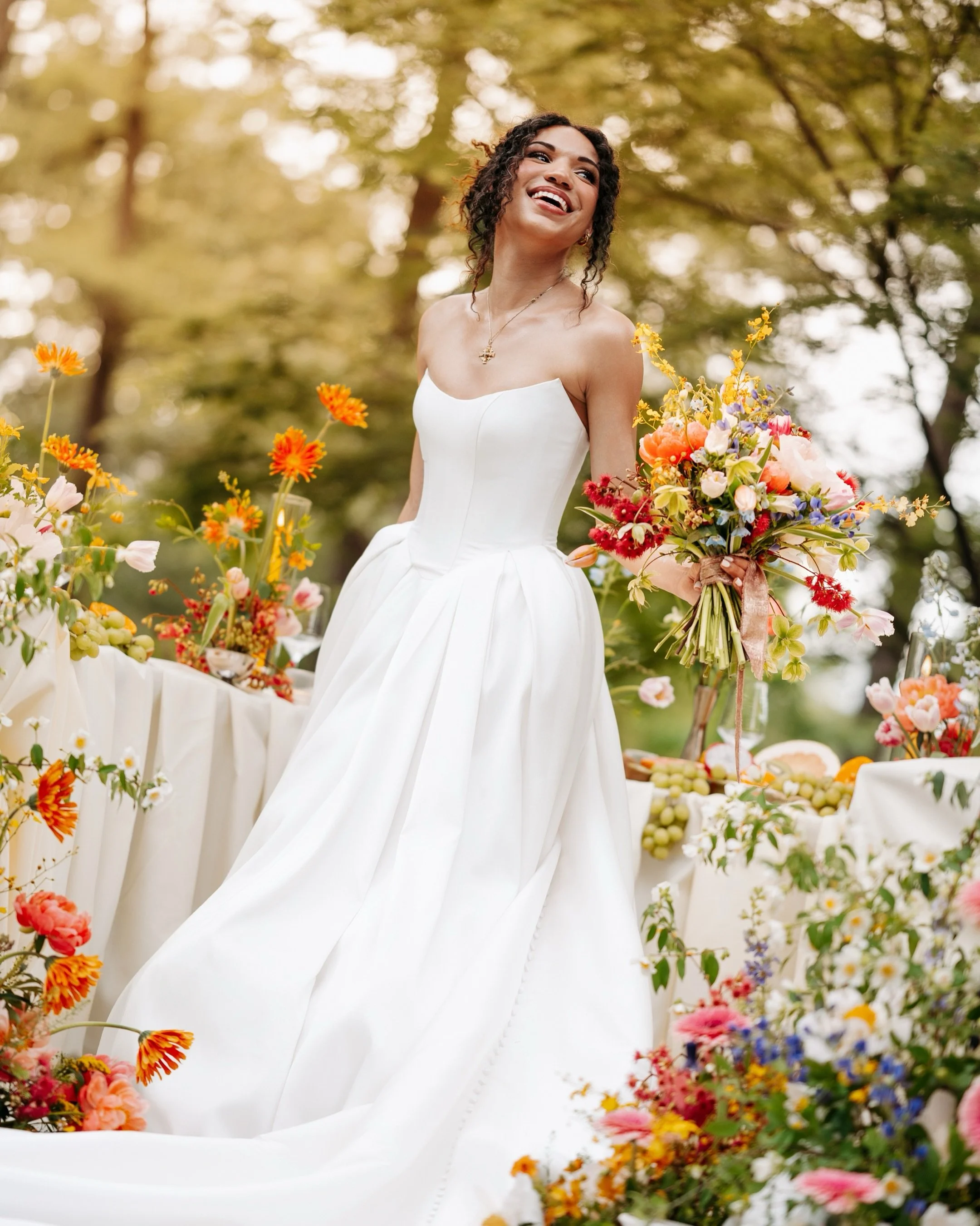 &ldquo;Love Story&rdquo; 💛 

Another incredible opportunity to partner with @ericahaskettstudio on her first ever styled shoot ✨

Event:&nbsp;@talkinallthingsart Creative Director:&nbsp;@ericahaskettstudio
Photographer:&nbsp;@meredithaveryphotograph