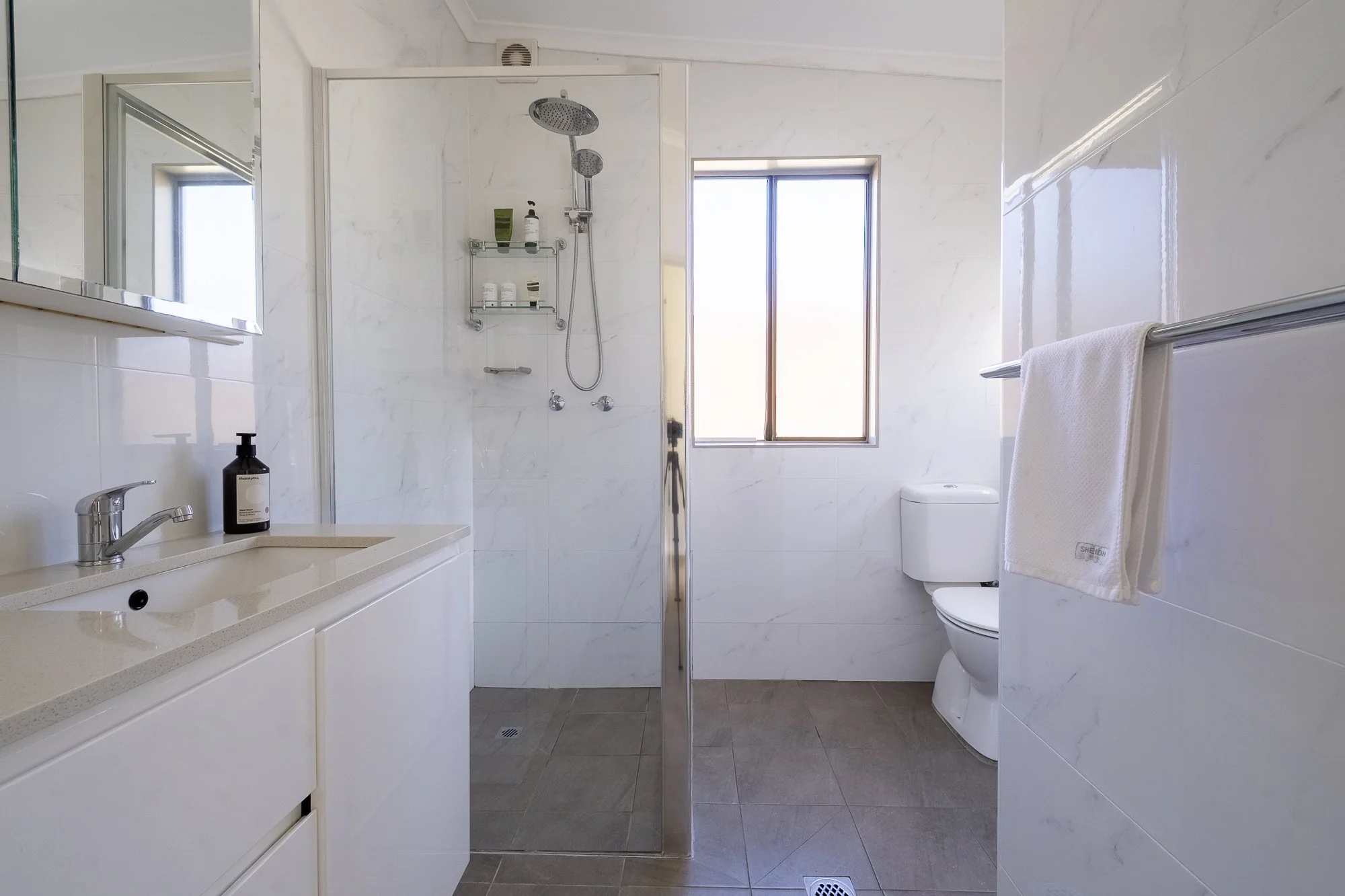 16.140 Wellington St Bondi- Bathroom1.jpg