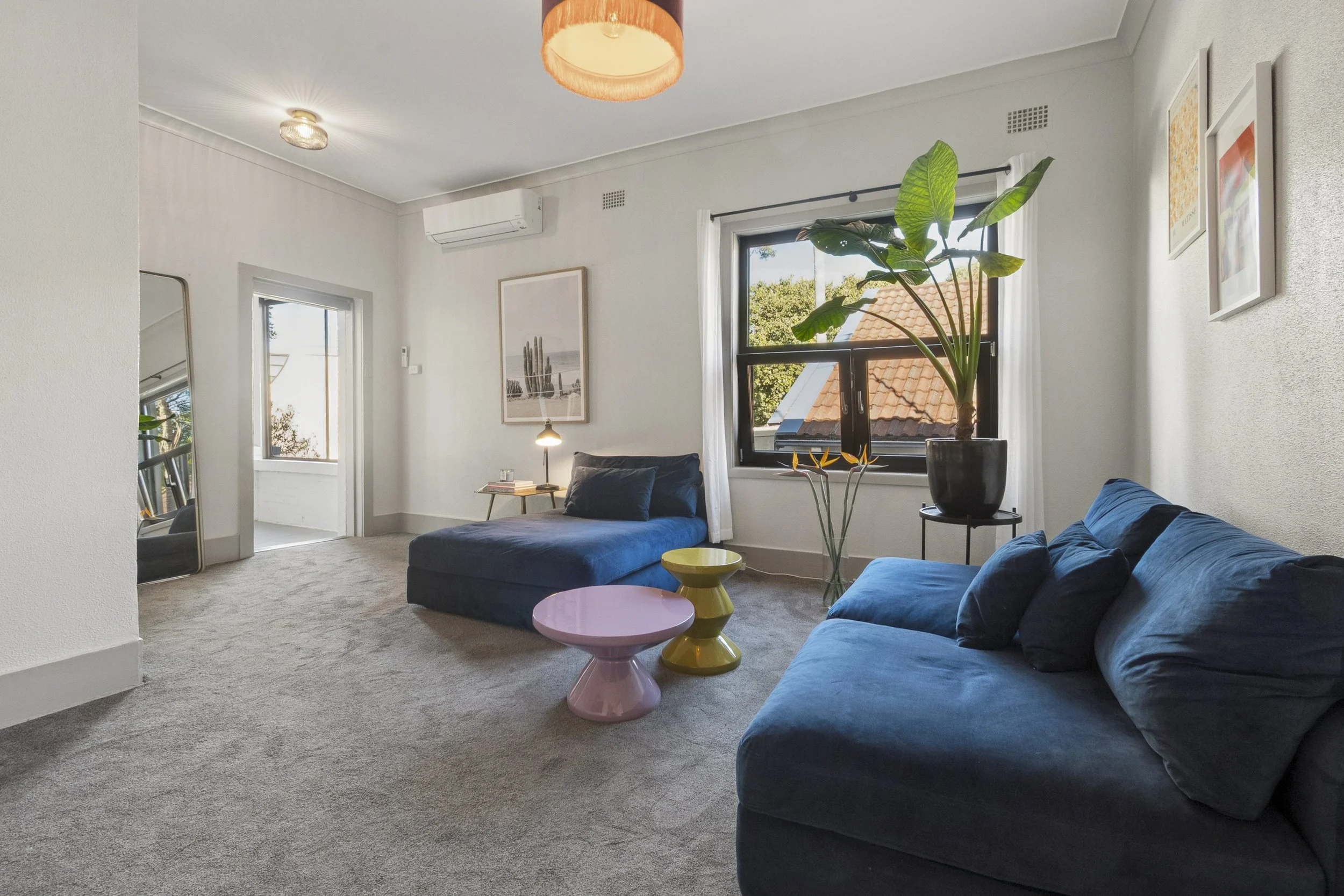 05.140 Wellington St Bondi- Living2.jpg