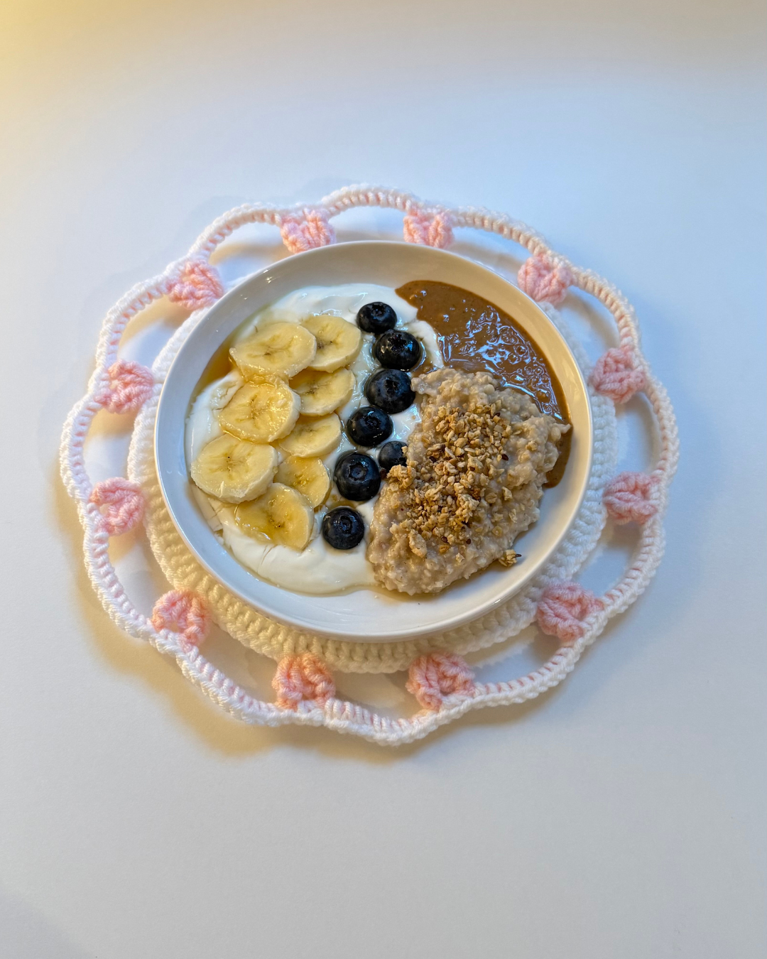 Crochet-heart-plate-holder-porridge.png
