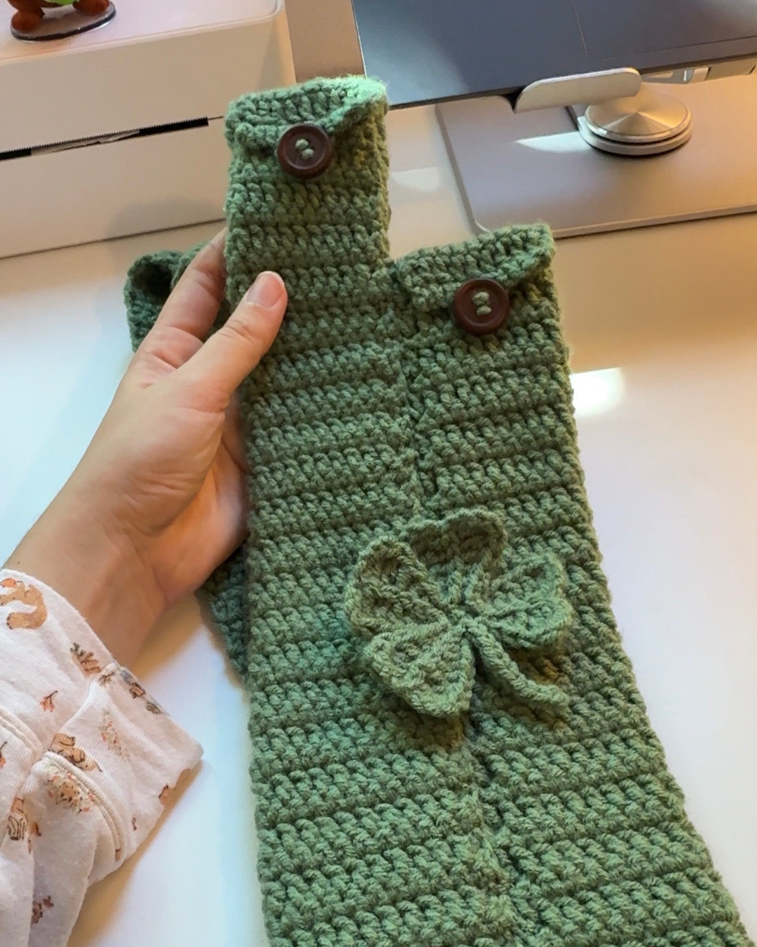 crochet-flute-case-green-with-small-crochet-4-leaf-clover.png