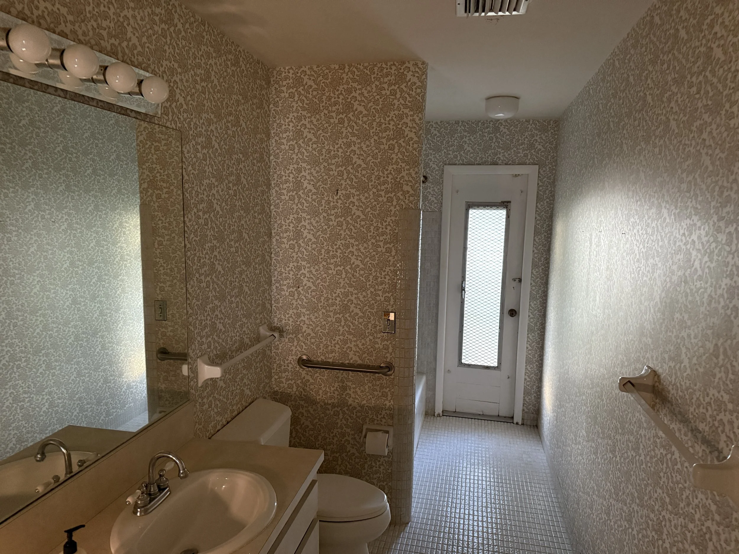 Bath with Tub/Shower