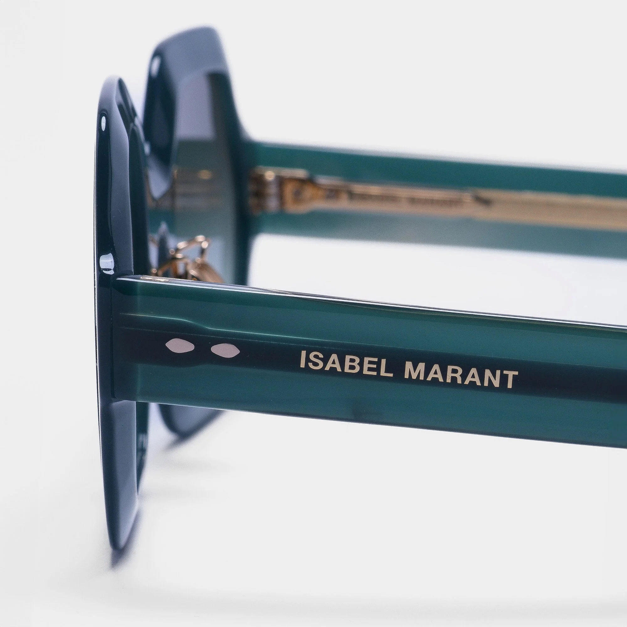 PHOTO  E-COMM SMALL PRODUCT IN STUDIO