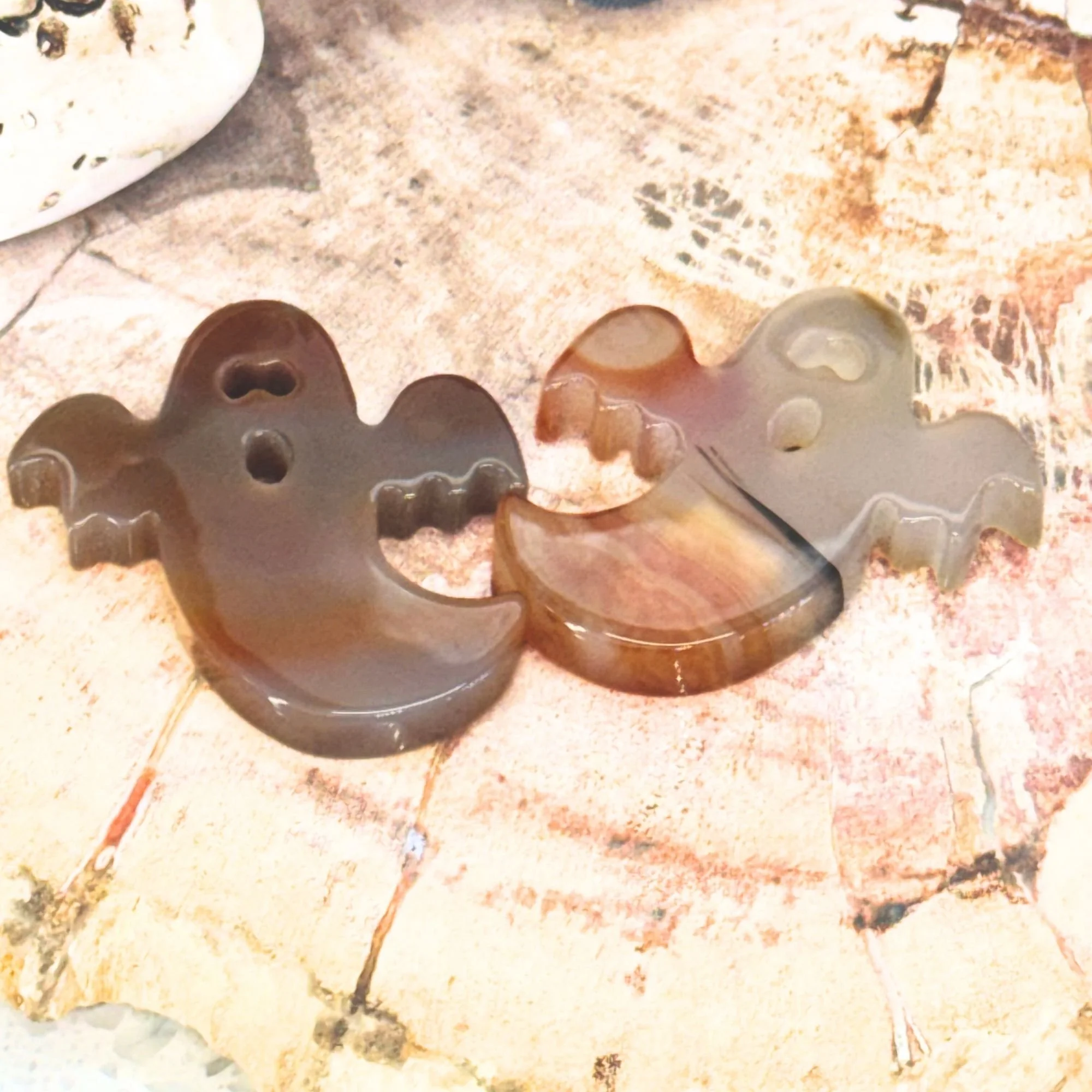 Carnelian Ghost – Halloween Crystal Ghost Pocket Stone Carving