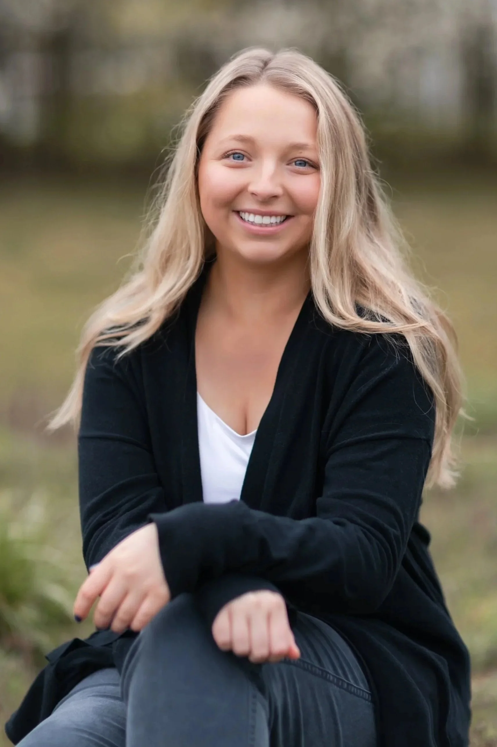 Headshot of therapist, Julianna Gill for Chandelle Counseling and Wellness.