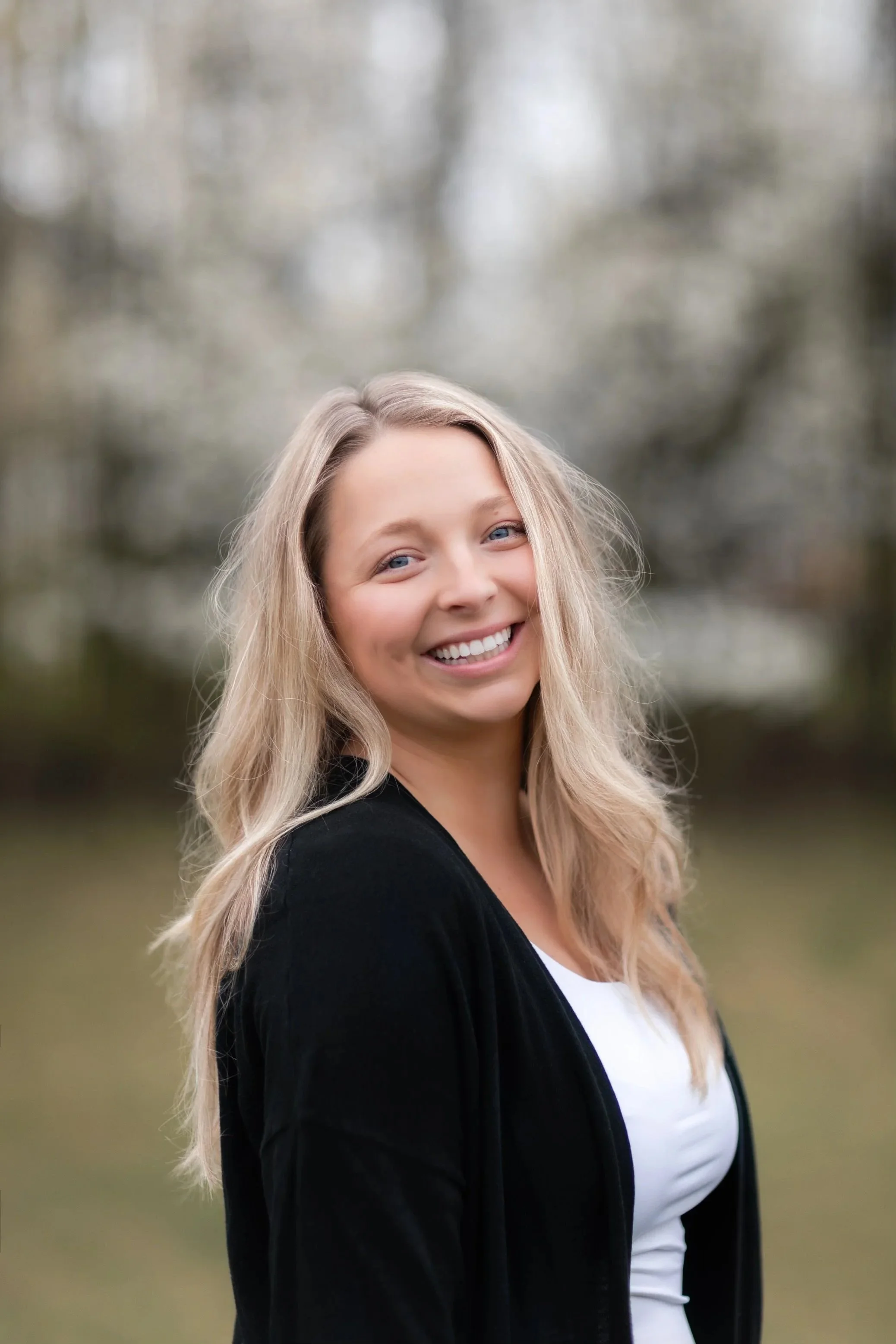 Headshot of therapist, Julianna Gill for Chandelle Counseling and Wellness.