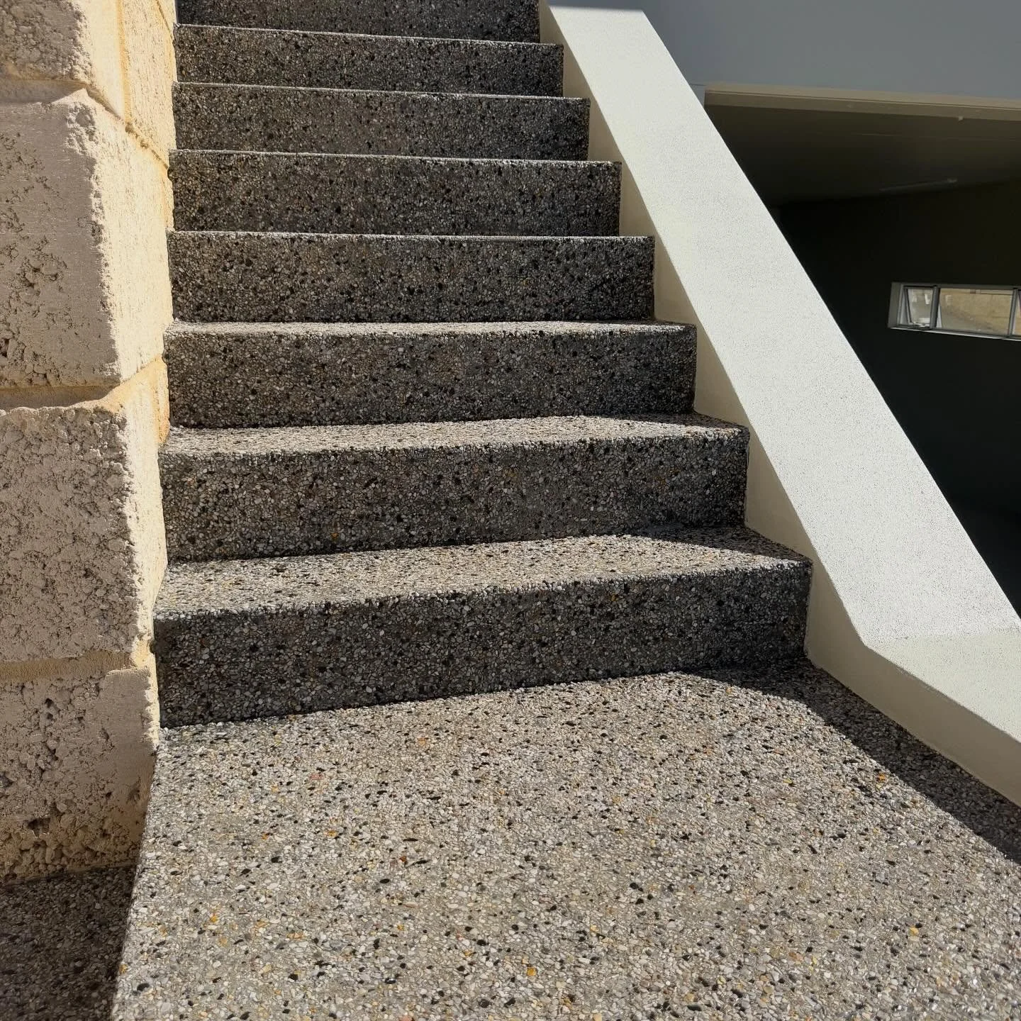 @hymix_australia #bunkerbay gray exposed agg