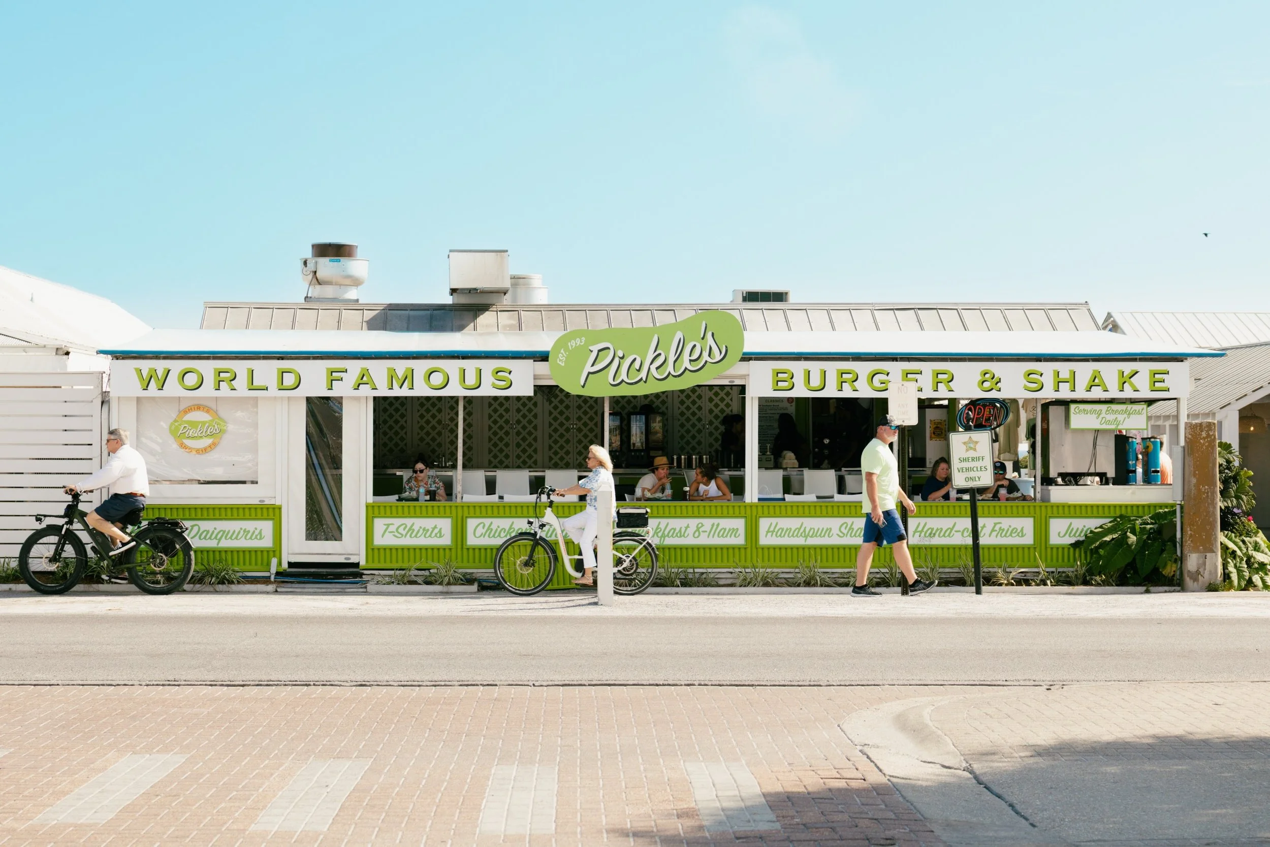 Pickle&rsquo;s Burgers and Milkshakes, Seaside FL

#seasidefl #floridaphotographer #streetphotography #creative #creator
