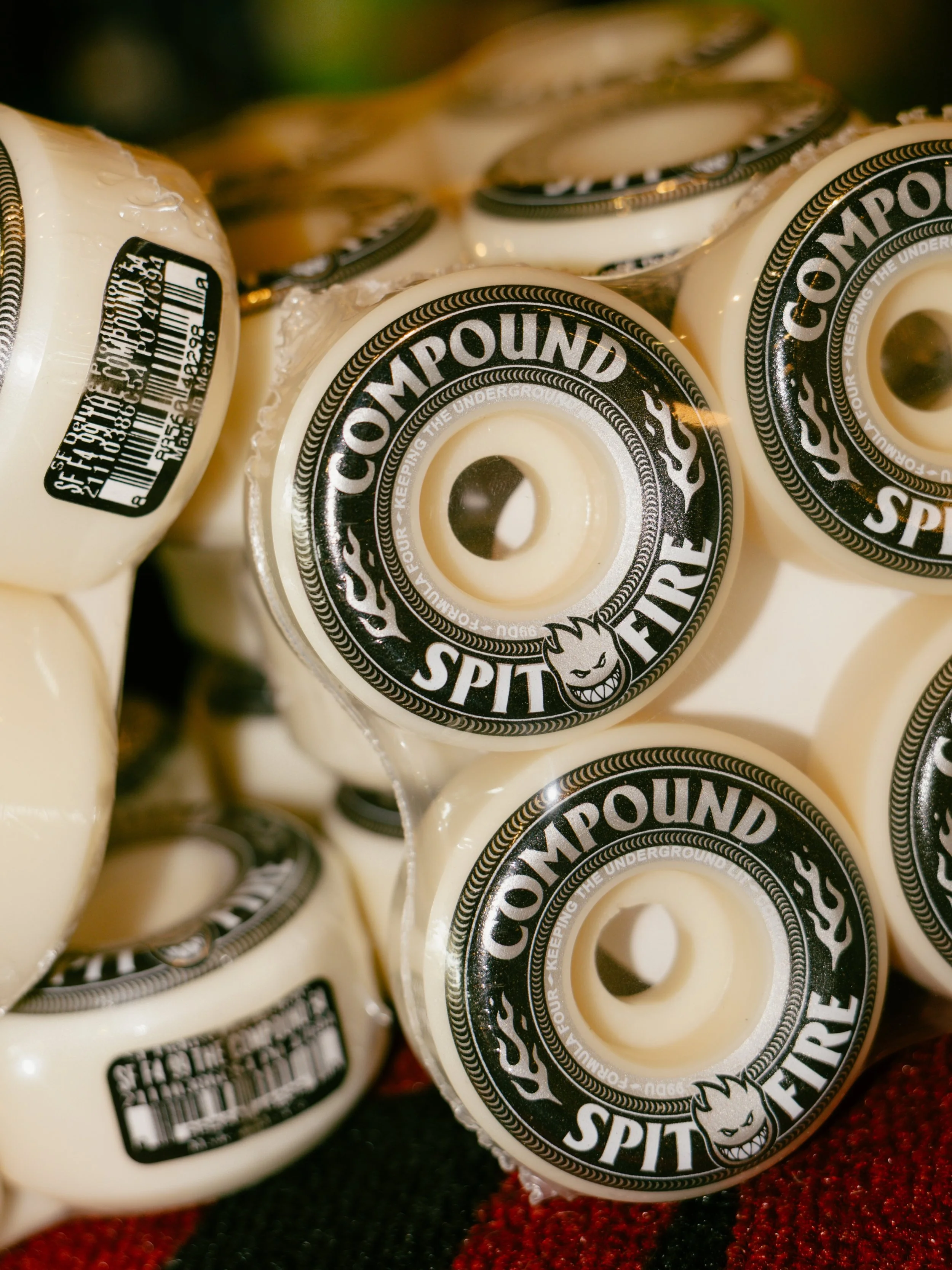 Compound Boardshop x Spitfire &mdash; loved leaning into a film-inspired look with the Retropia flash to bring the real feel of this collab to life. I&rsquo;m always there for the vibe 🙌🏼

#sarasotaphotographer #brandwork #supportlocal #retroinspir